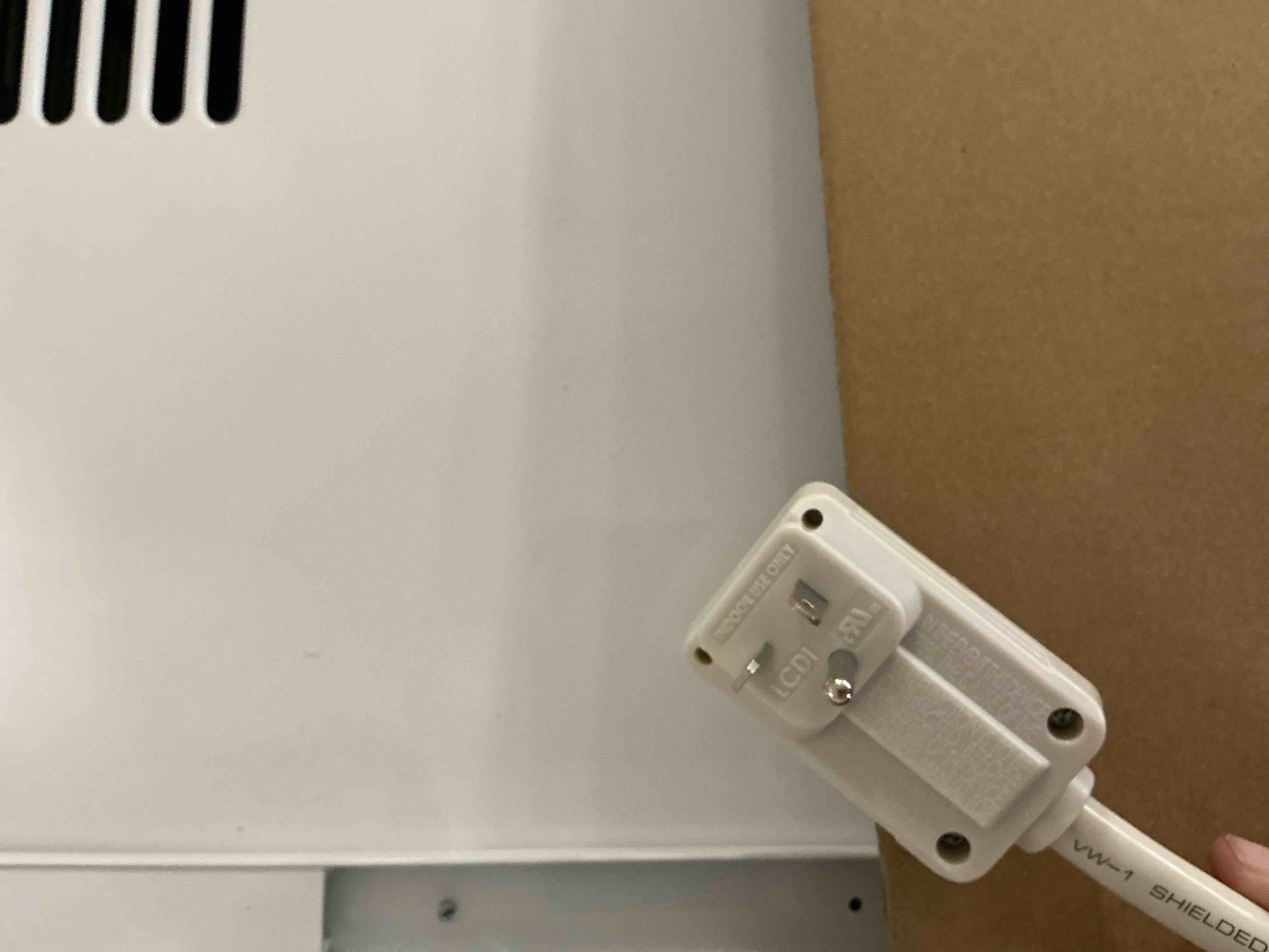 Condition photo showing Good Condition for lg 24 500 btu 230v window air conditioner lw2524rd