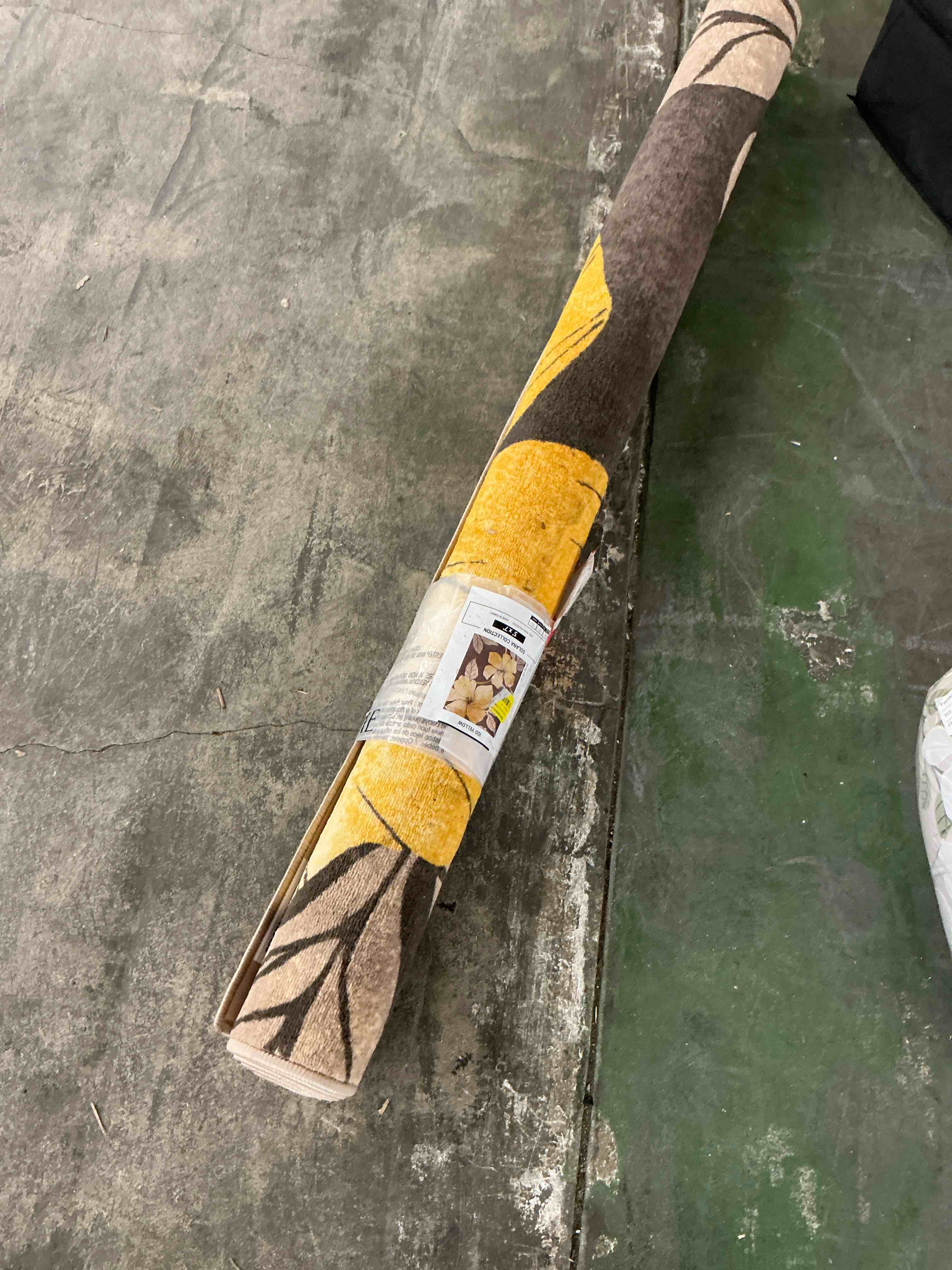 Condition photo showing Good Condition for solana modern floral 5x7 area rugs non-skid (non-slip) rubber backing yellow - brown flowers indoor rug (5 x 7, yellow brown)
