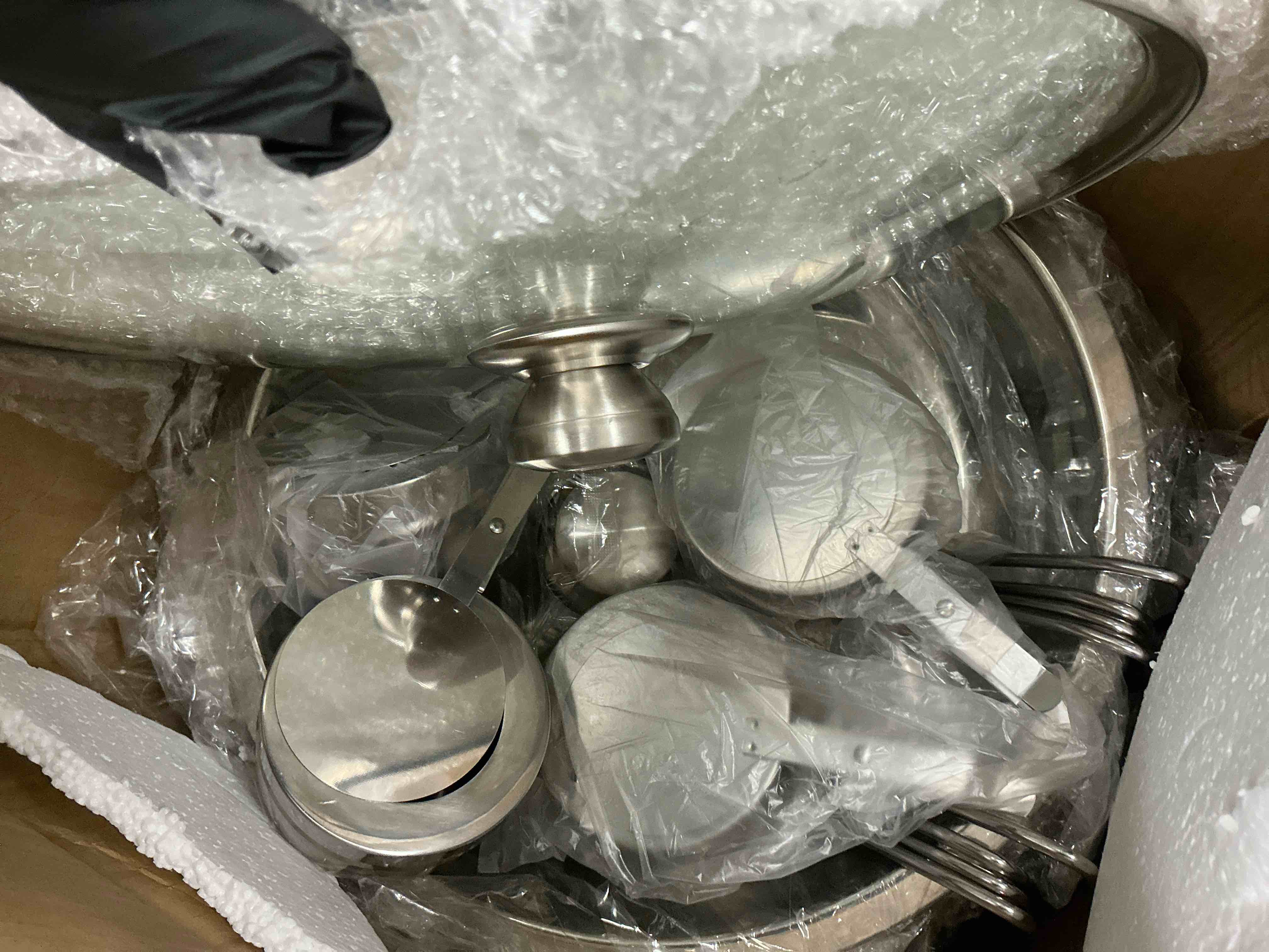 Condition photo showing Good Condition for chafing dish buffet set 4 pack: tinana 5qt stainless steel chafing dishes for buffet with glass lid & lid holder  round chafers and buffet warmers sets for parties  events  wedding  camping  dinner