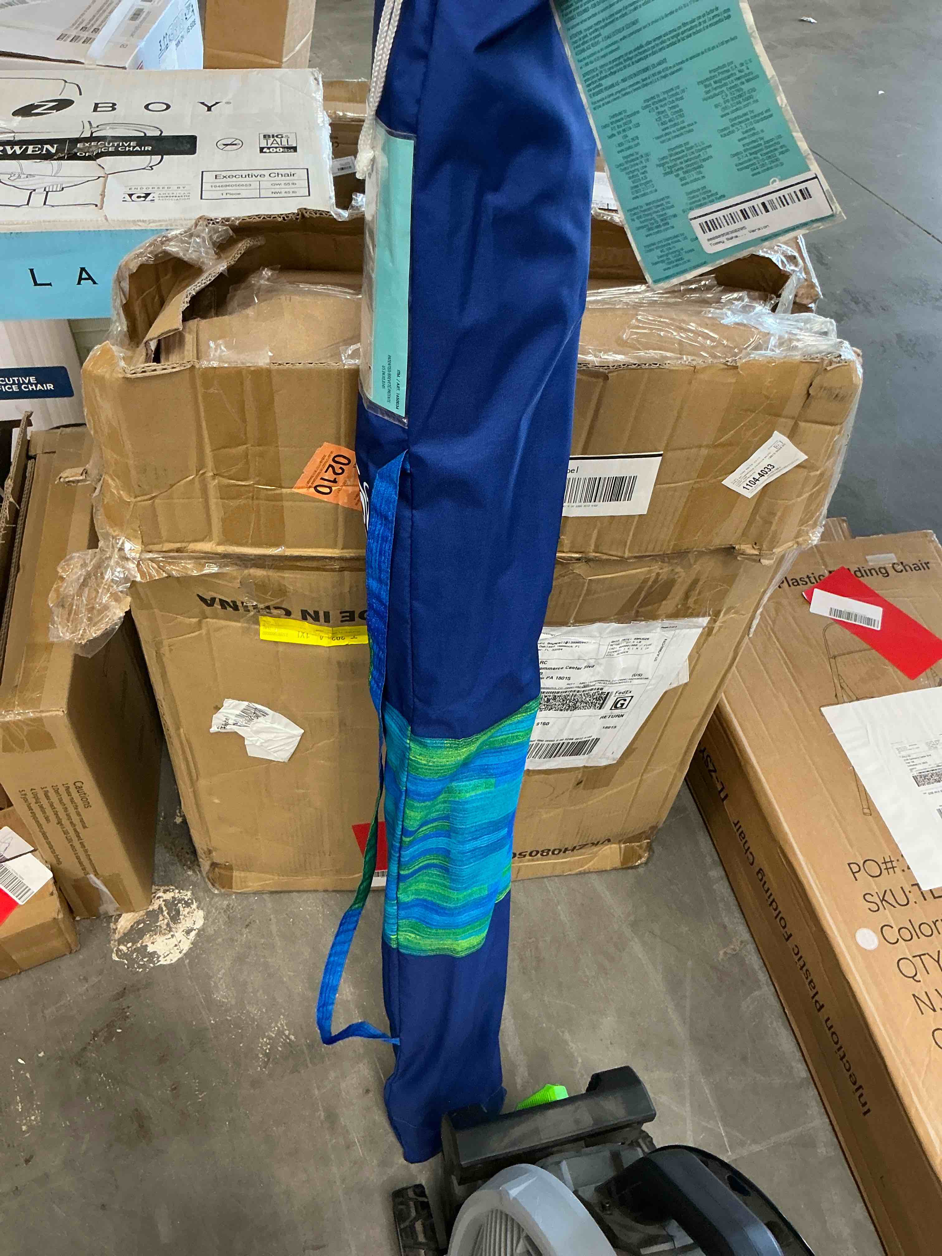 Condition photo showing New/Like New for tommy bahama 7 beach umbrella 2018 collection - blue (original version)