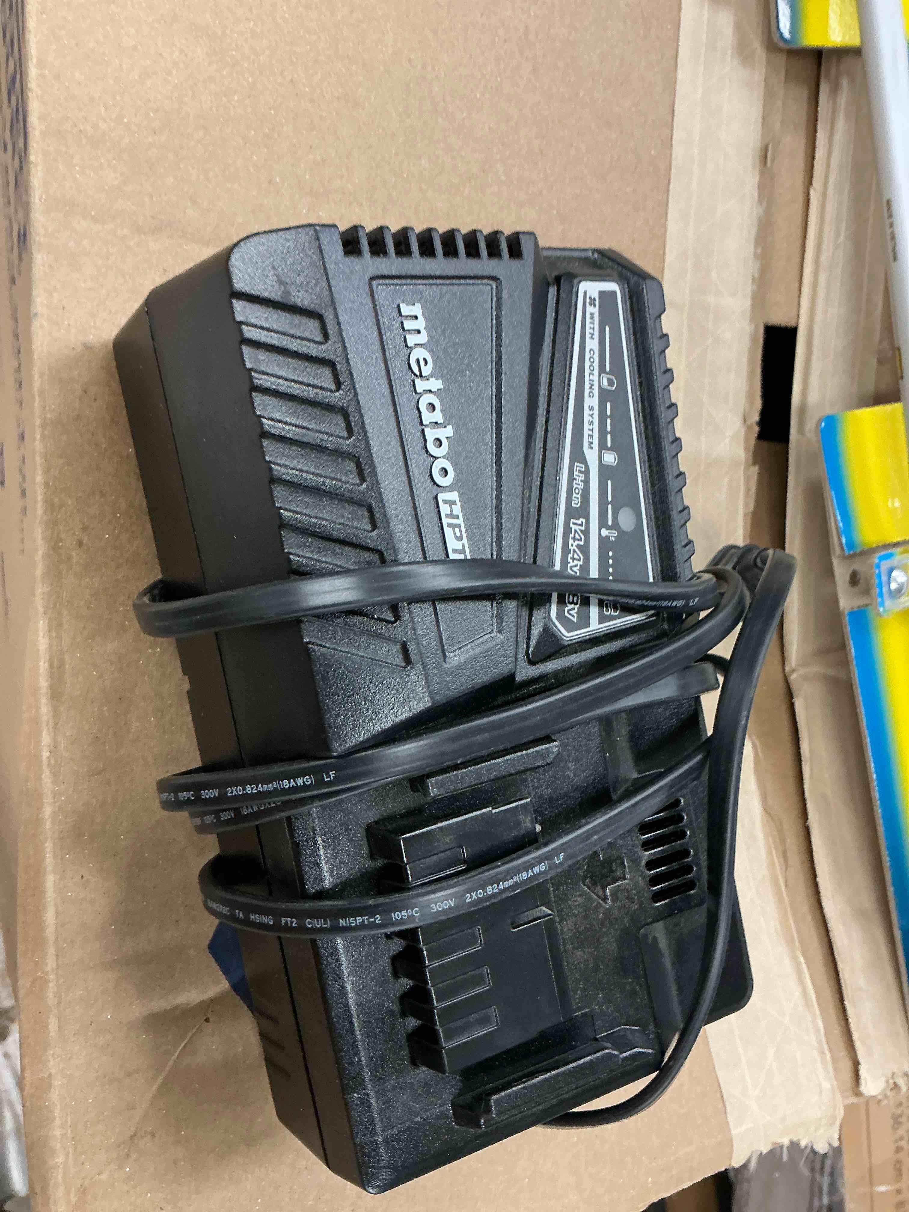 Condition photo showing Good Condition for metabo hpt uc18yfsl 14.4-18v battery charger