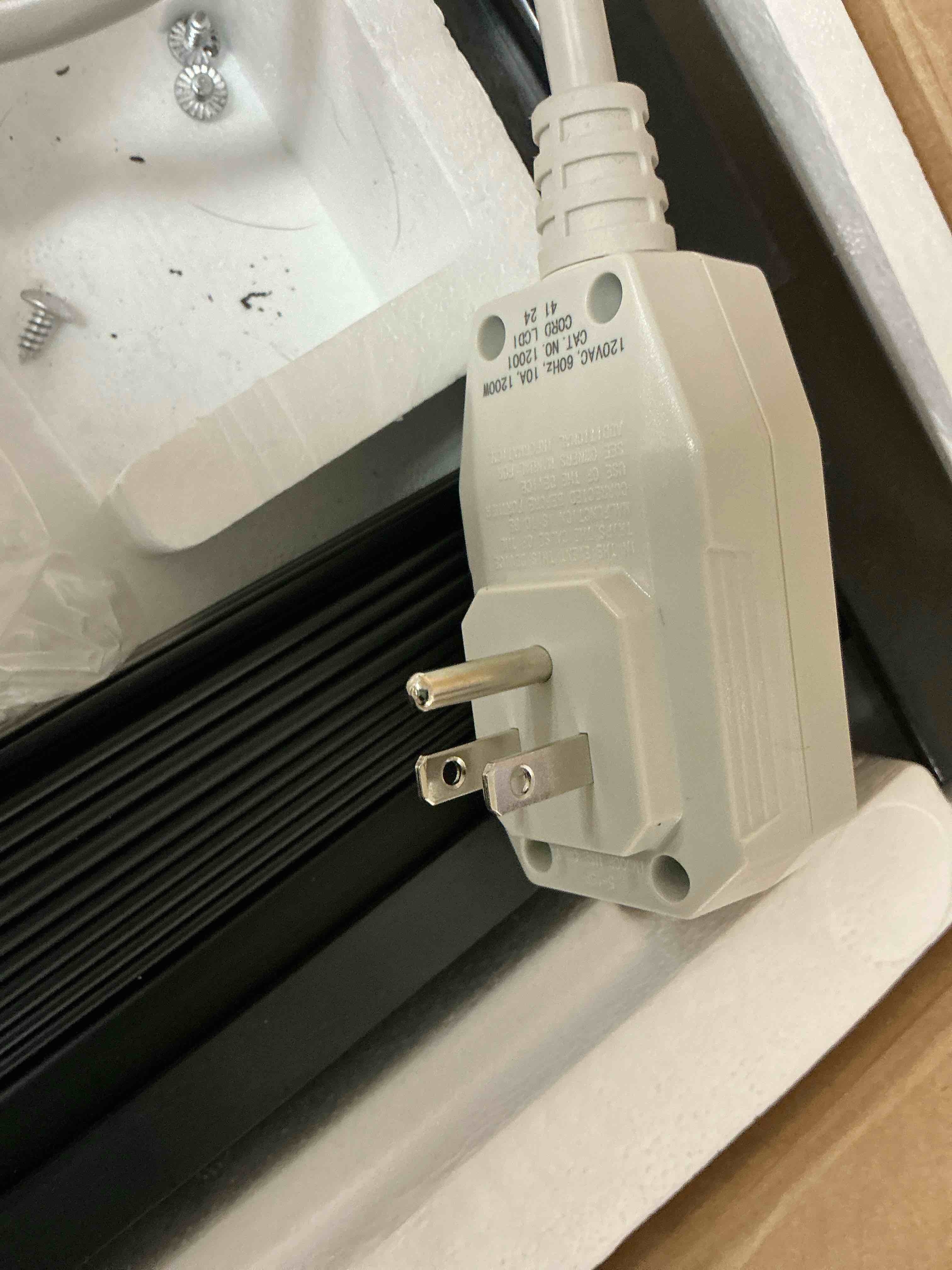 Condition photo showing Good Condition for restored midea 5 000 btu 150 sq ft mechanical window air conditioner  black  rmw05mwb  (refurbished)