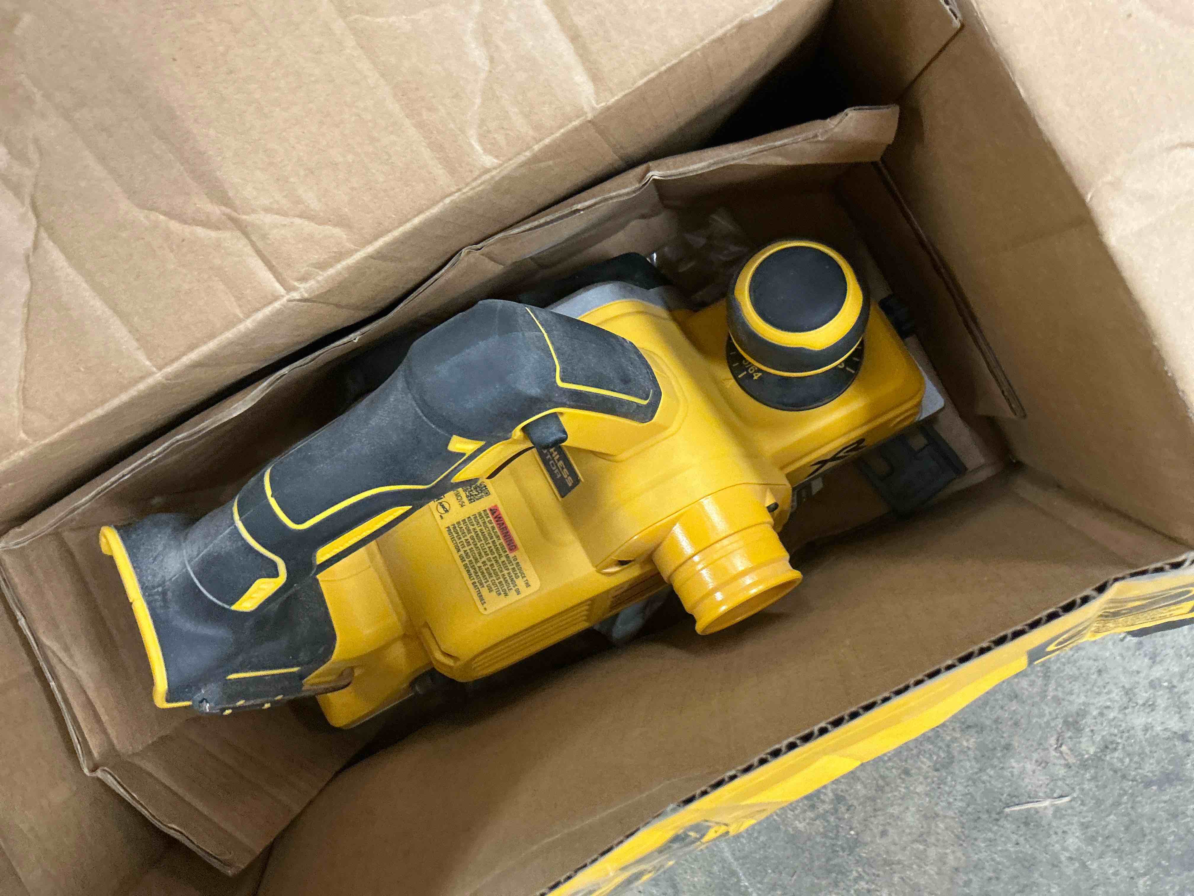 Condition photo showing Good Condition for dewalt 20v max planer, 30,000 cuts per minute, 2 mm cut depth, brushless motor, bare tool only (dcp580b)