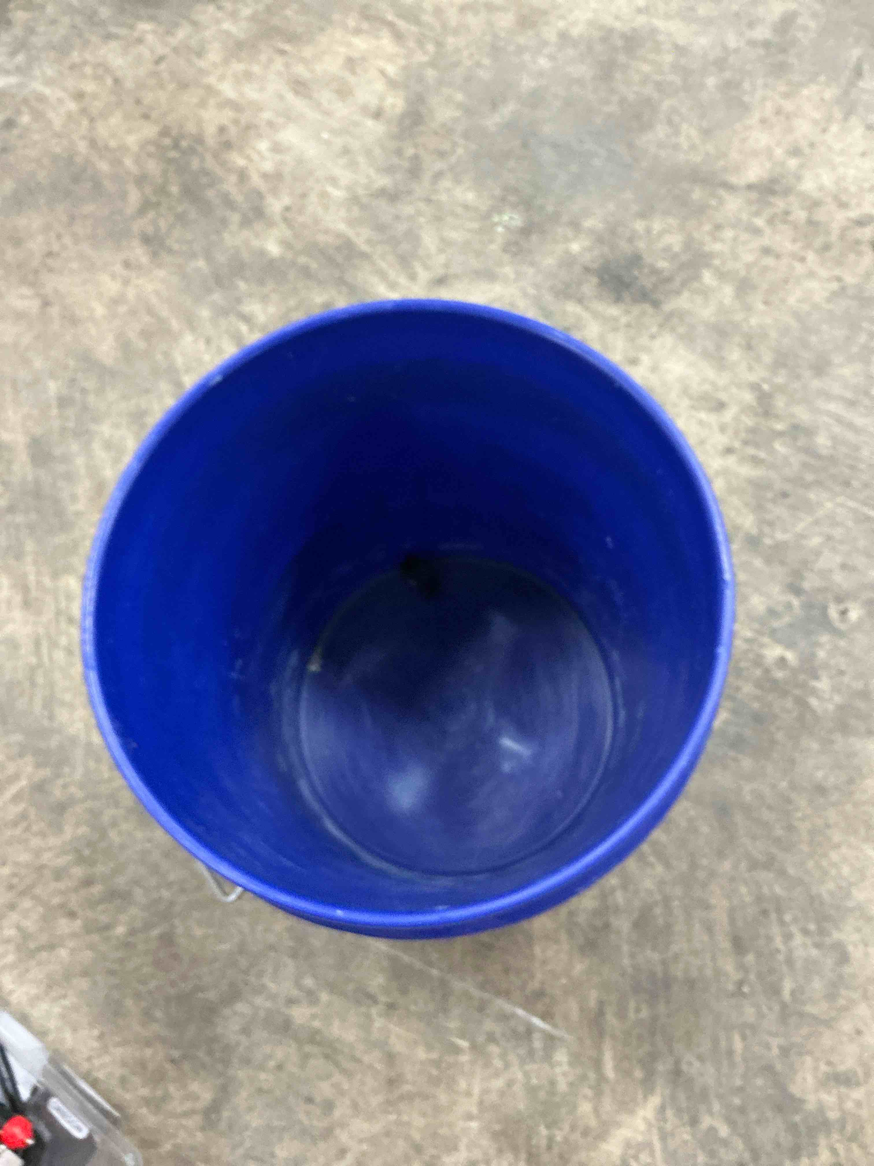 Condition photo showing Good Condition for united solutions 5-gallon residential bucket