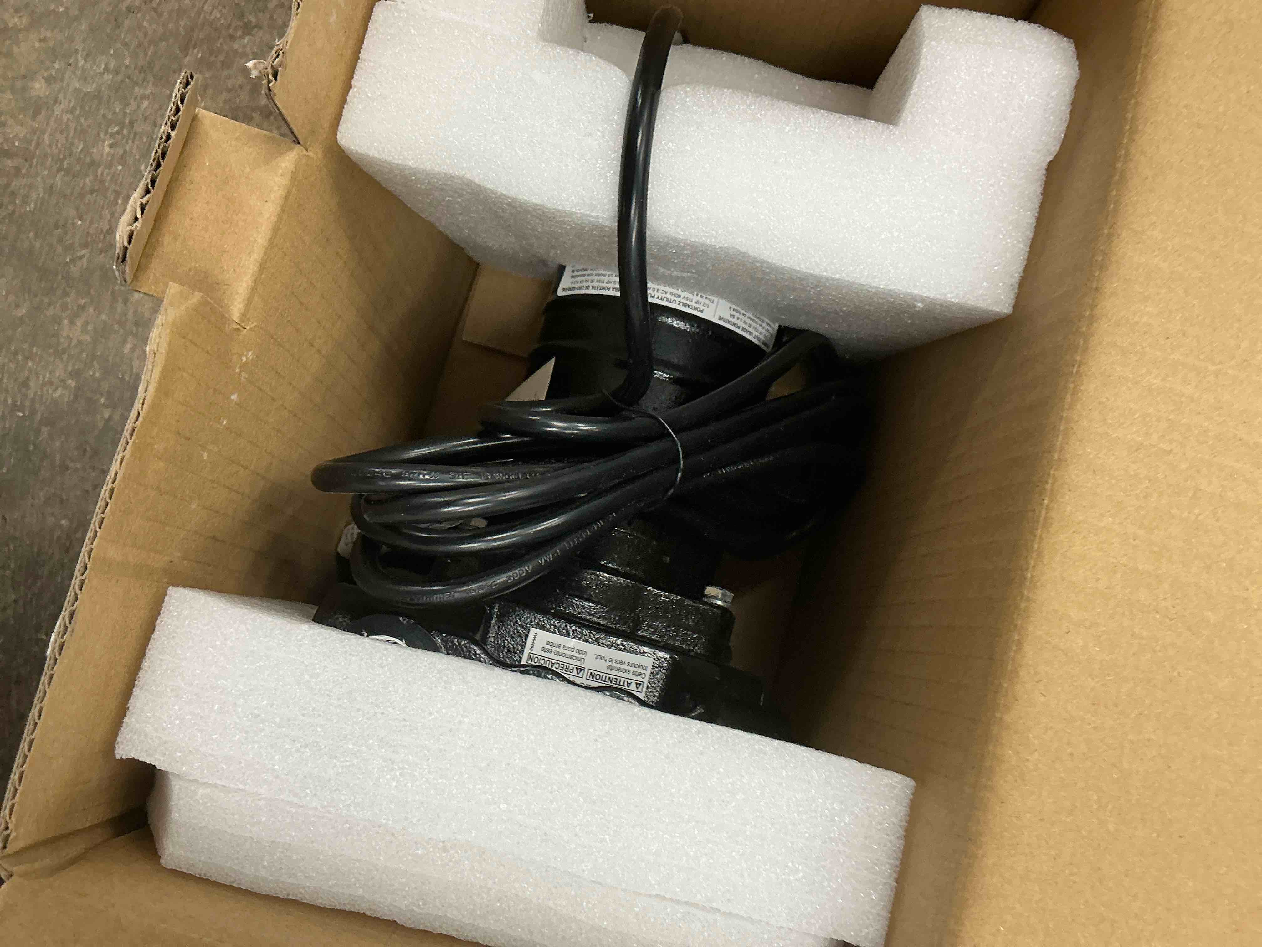 Condition photo showing Good Condition for utilitech 1/2-hp 115 -volt 25-gallon cast iron electric utility pump