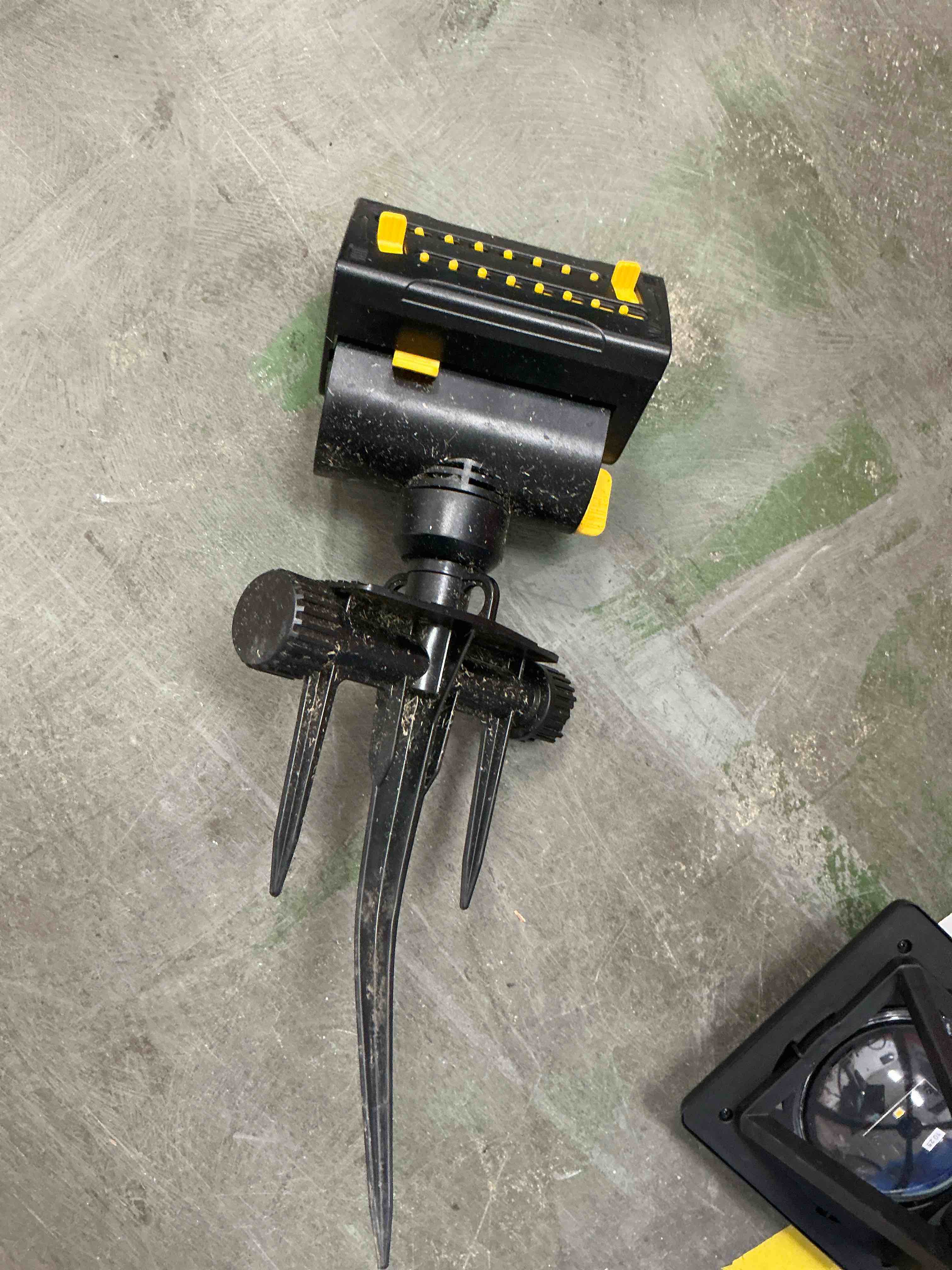 Condition photo showing Good Condition for melnor minimax 4000-sq ft oscillating spike lawn sprinkler