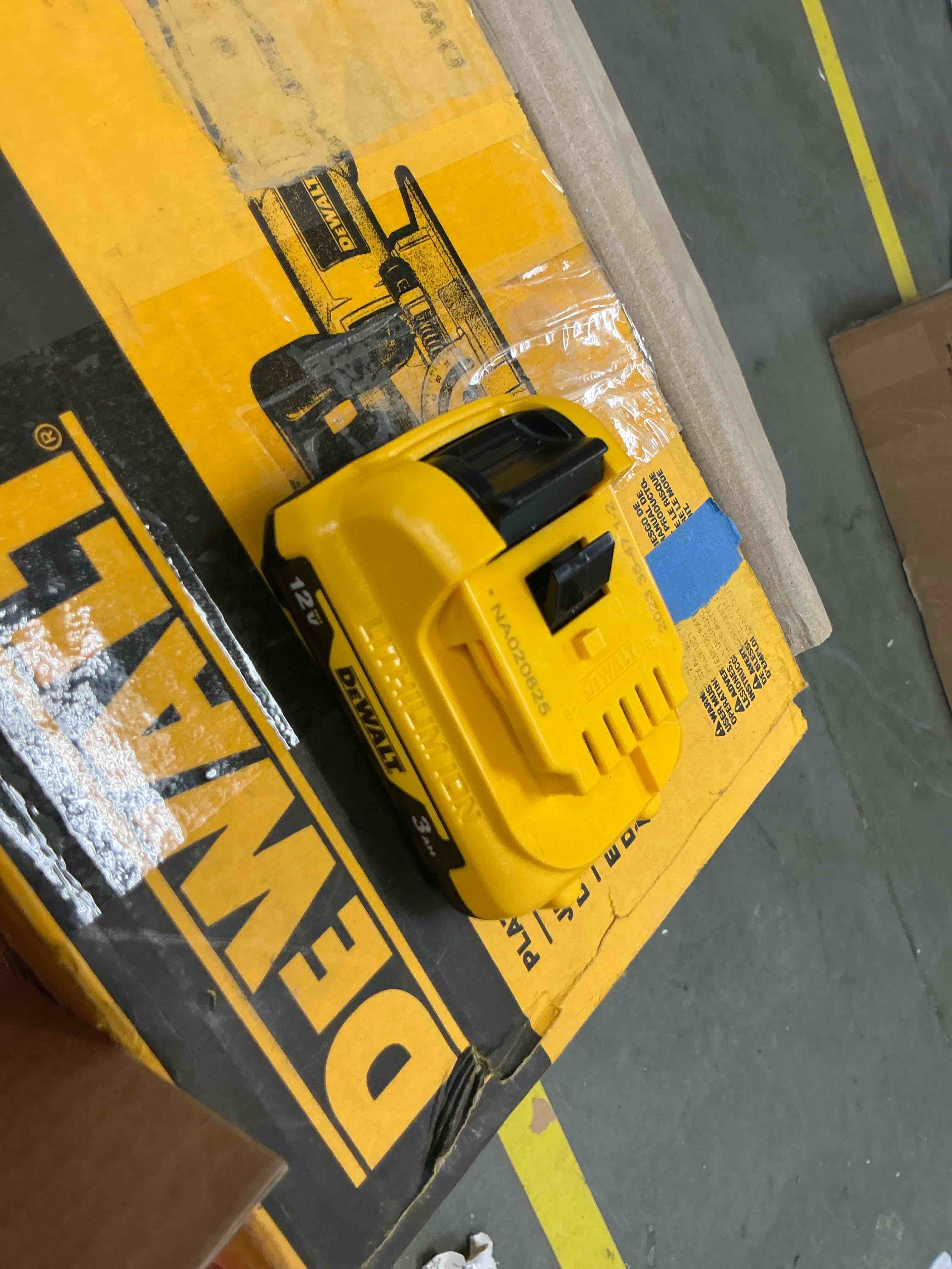 Condition photo showing Good Condition for dewalt 12 -volt 1 -pack lithium-ion ( 3 ah battery )