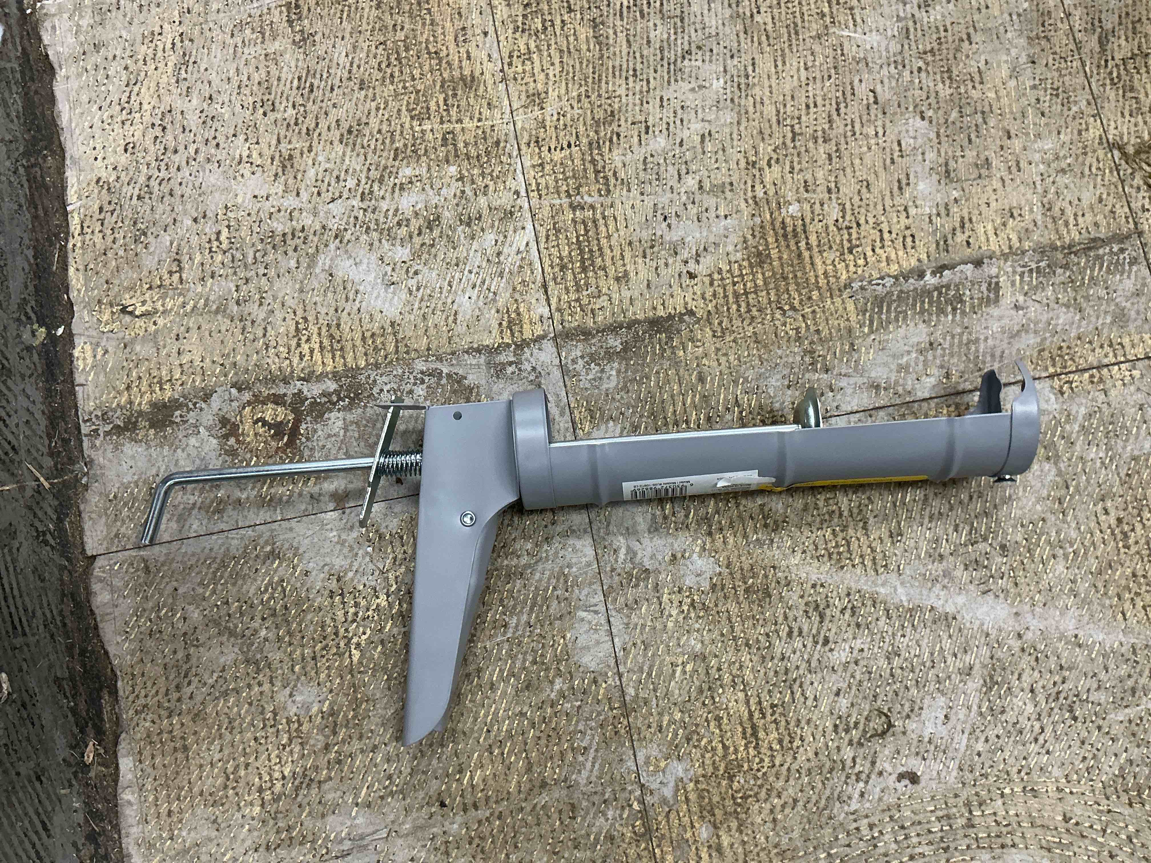 Condition photo showing Good Condition for project source 10 -oz smooth rod caulk gun