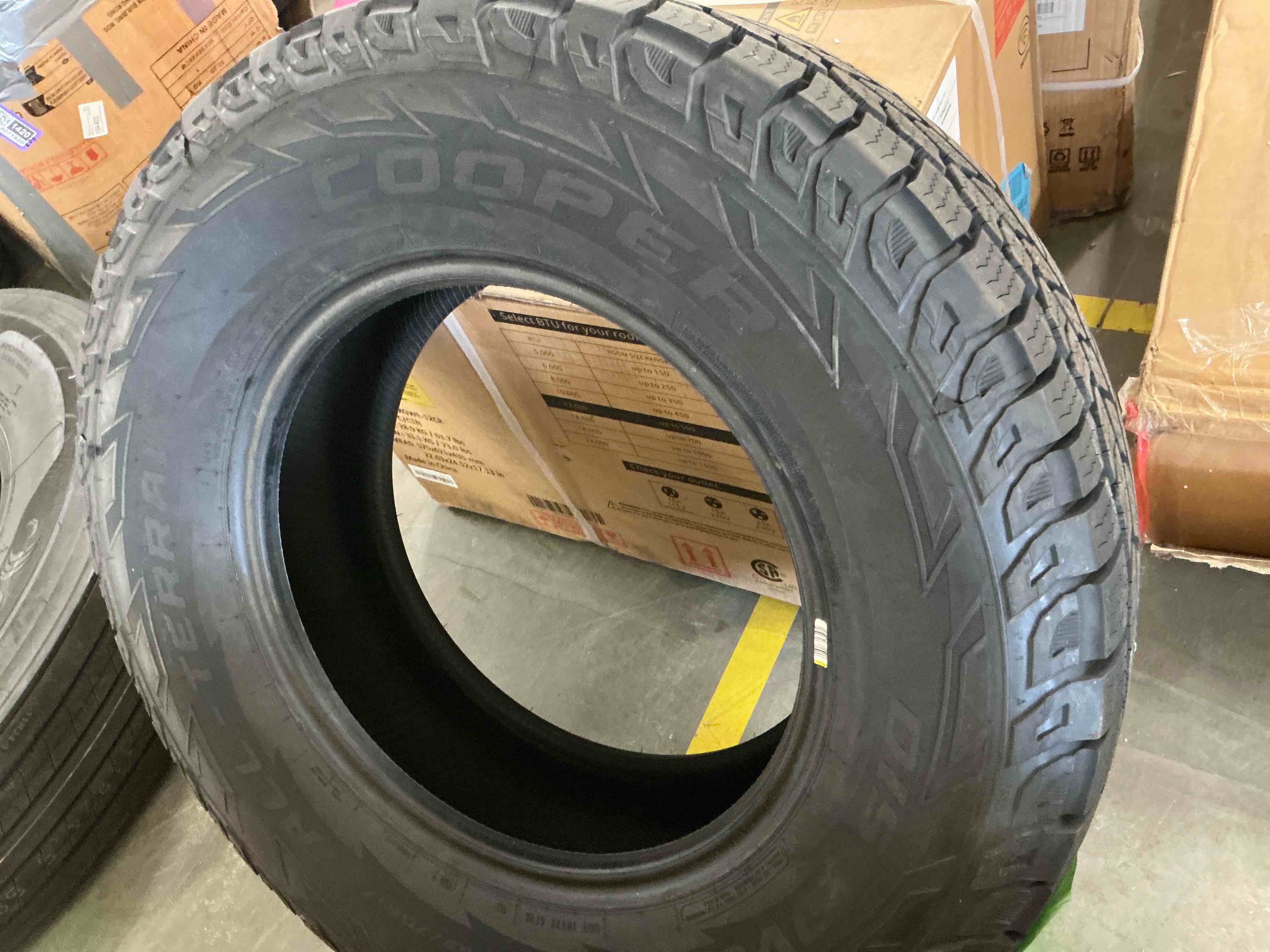 Condition photo showing New/Like New for michelin premier ltx all-season 235/65r18 106v tire