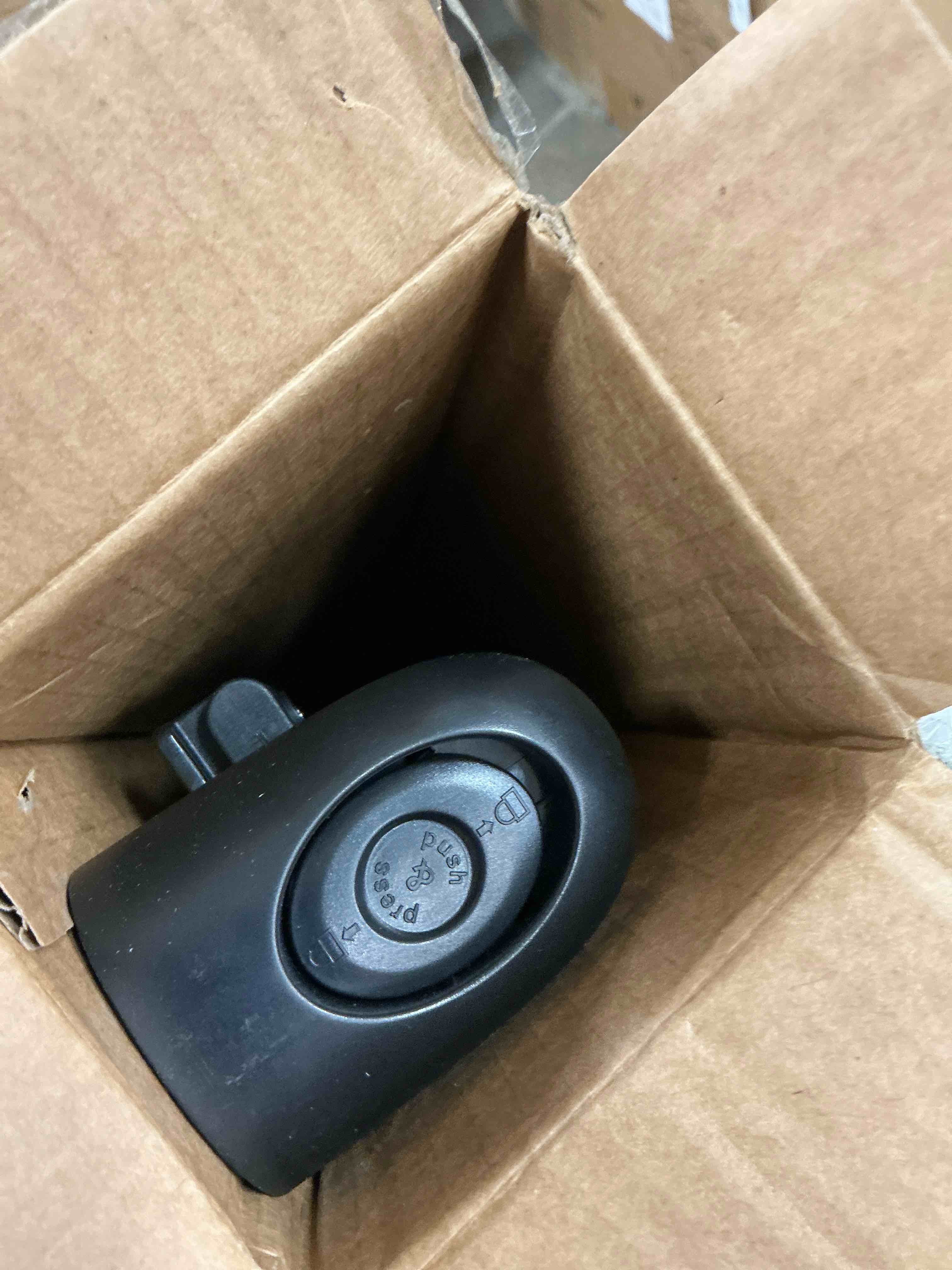 https://s3.amazonaws.com/lotting-images-prod/EmanualPiazza/PNK4209128_1782506485352.jpeg