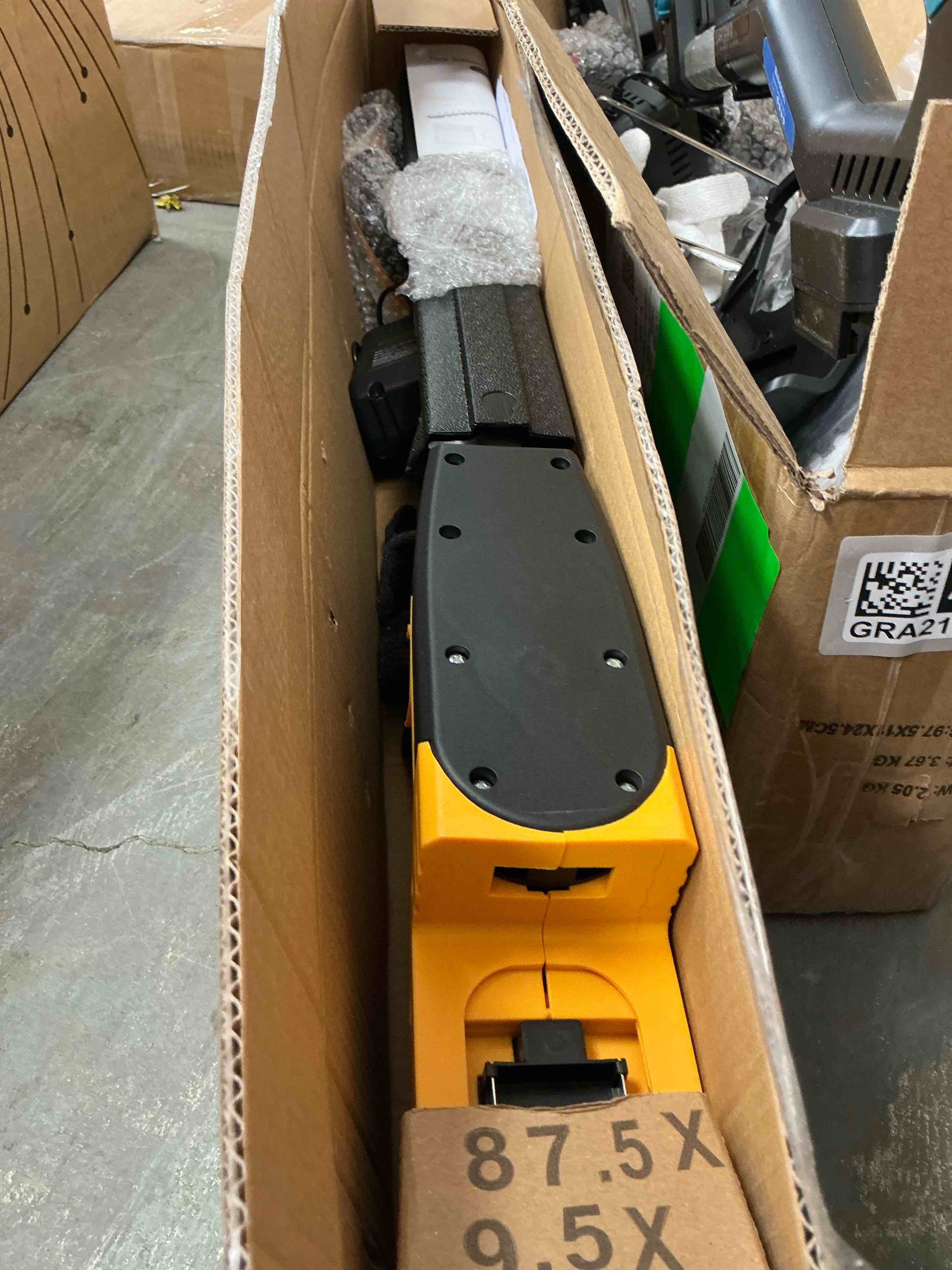 Condition photo showing Good Condition for hedge trimmer cordless, untimaty 21v electric bush trimmer with 20" double action blade, double safety handle, 3.0ah battery and charger, for shrub cutting, trimming