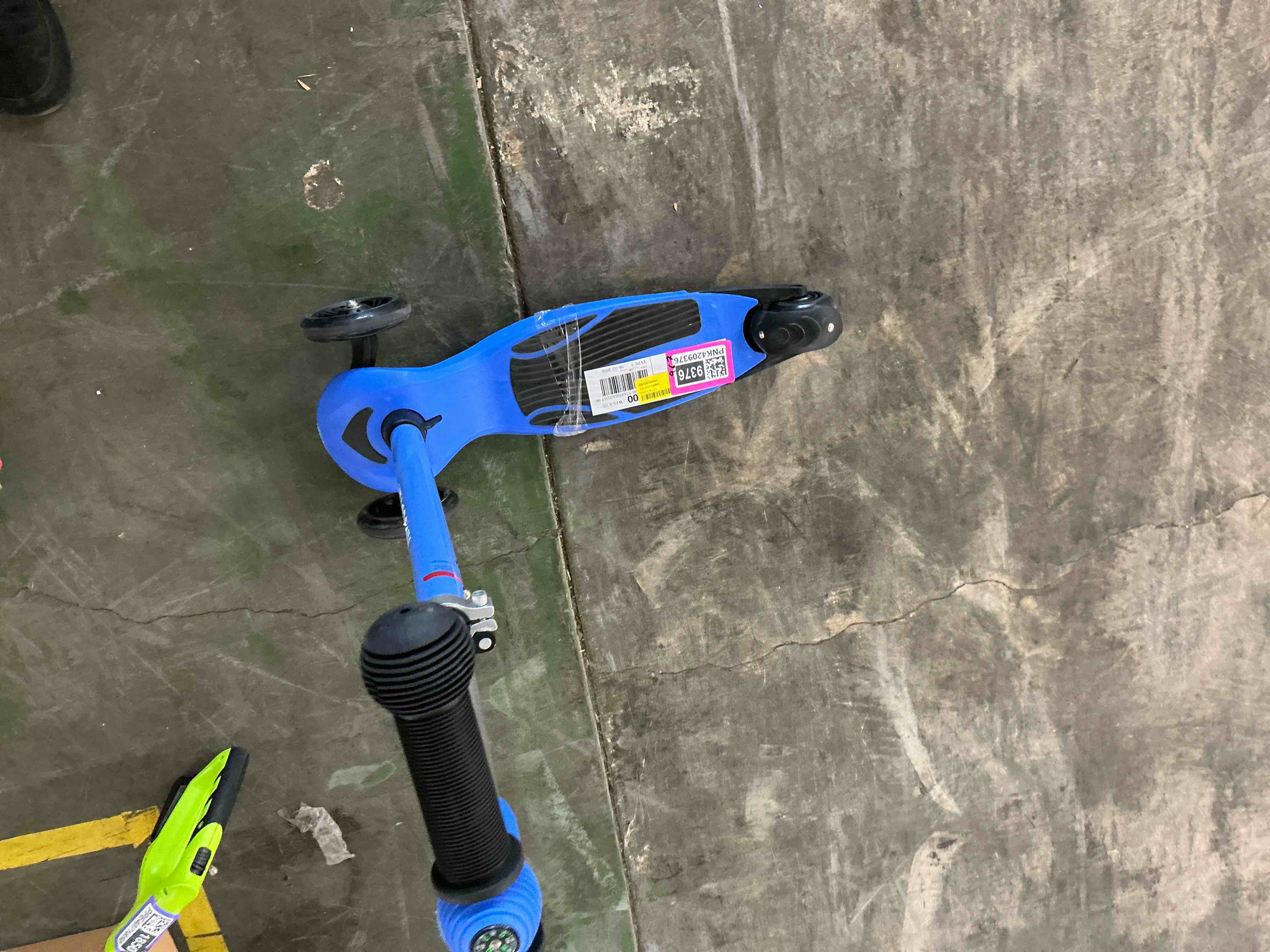Condition photo showing Good Condition for 2-in-1 kids scooter for ages 3-12, 3 wheel lean to steer scooter with led light-up wheels, adjustable handlebar, foldable & detachable for boys & girls,blue