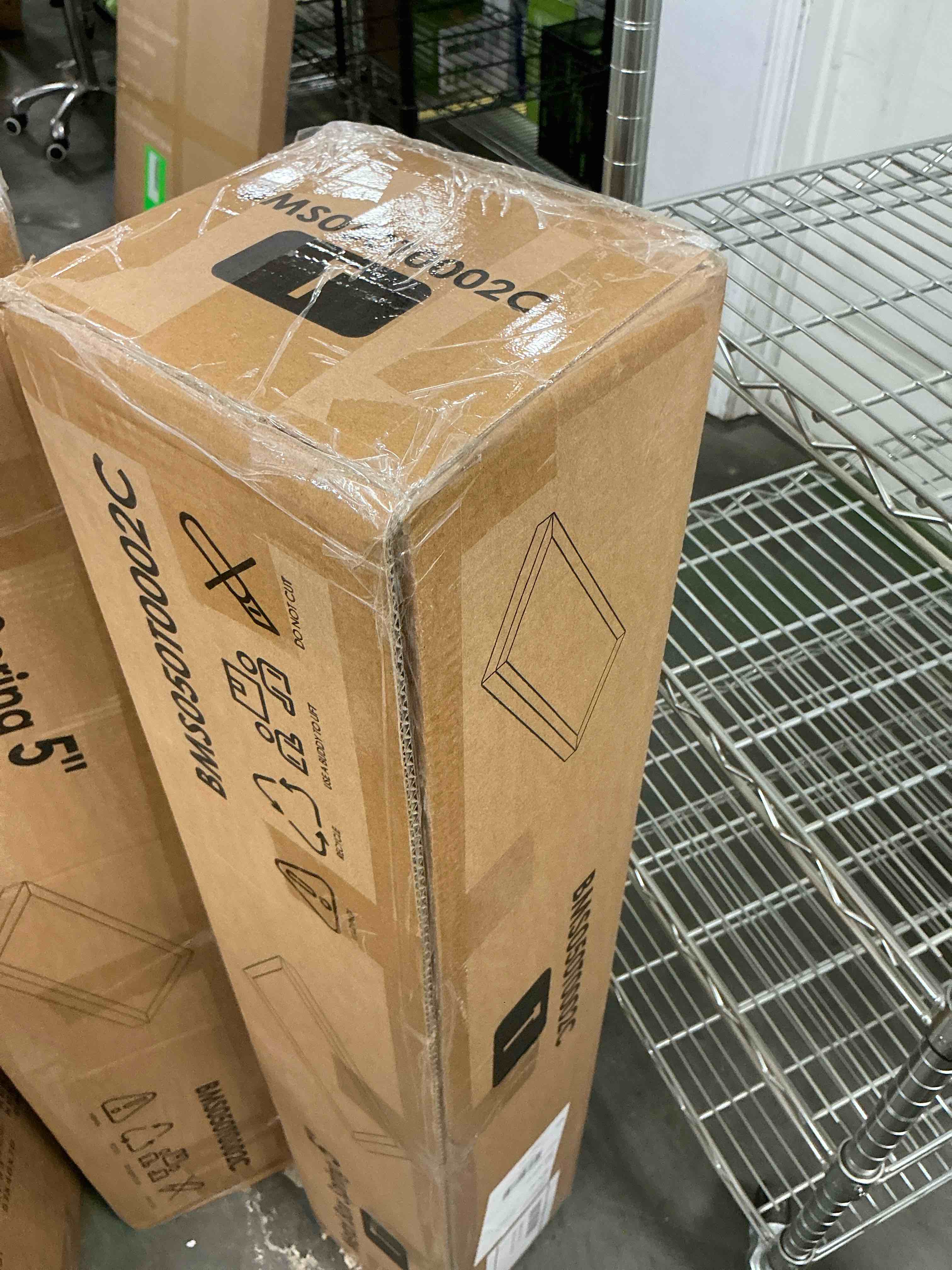 Condition photo showing New/Like New for arctus 5" twin heavy duty metal box spring, easy assembly mattress foundation with fabric cover, no legs included
