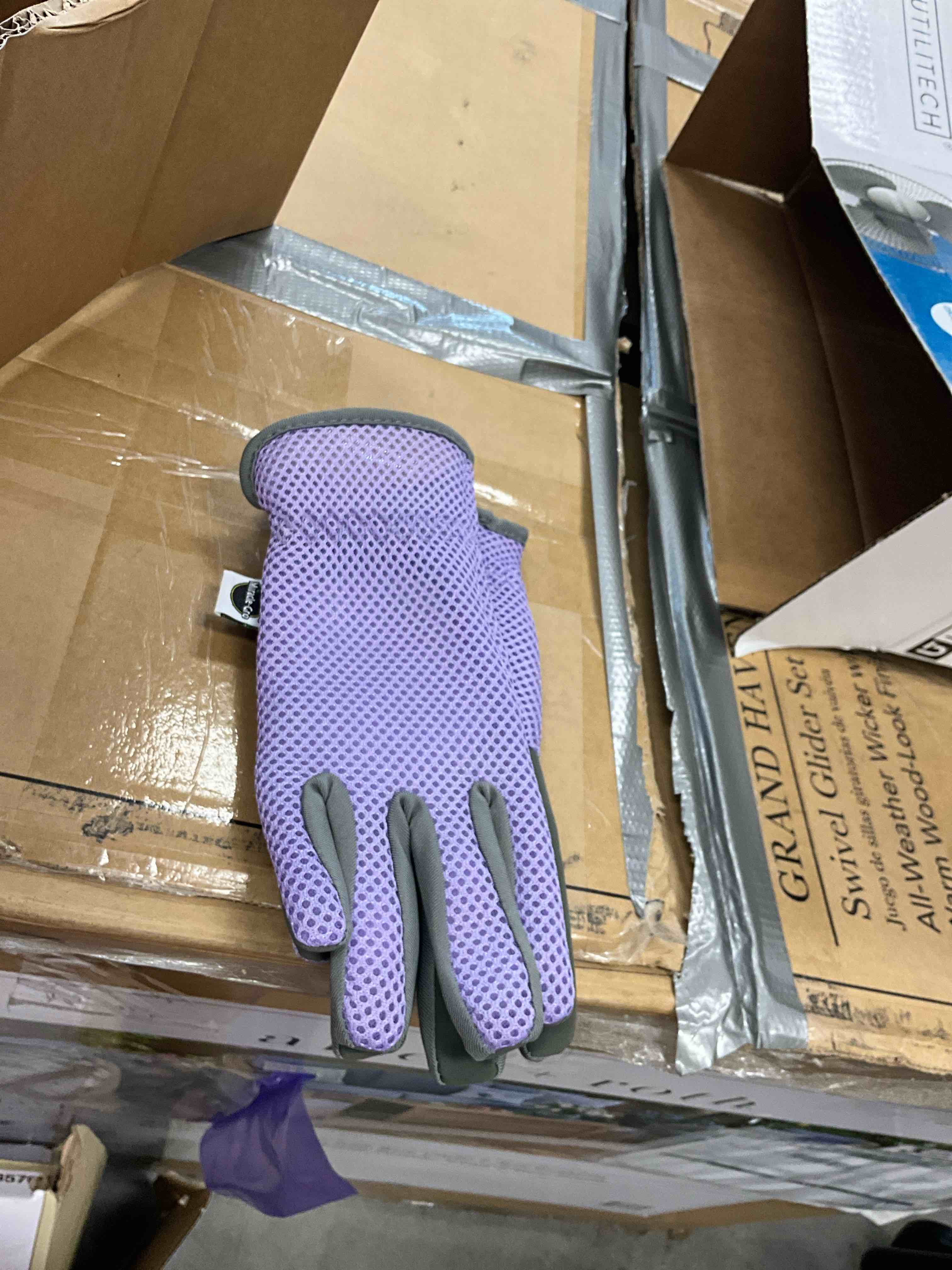 Condition photo showing Good Condition for miracle-gro small polyester gardening gloves 1 -pairs-small