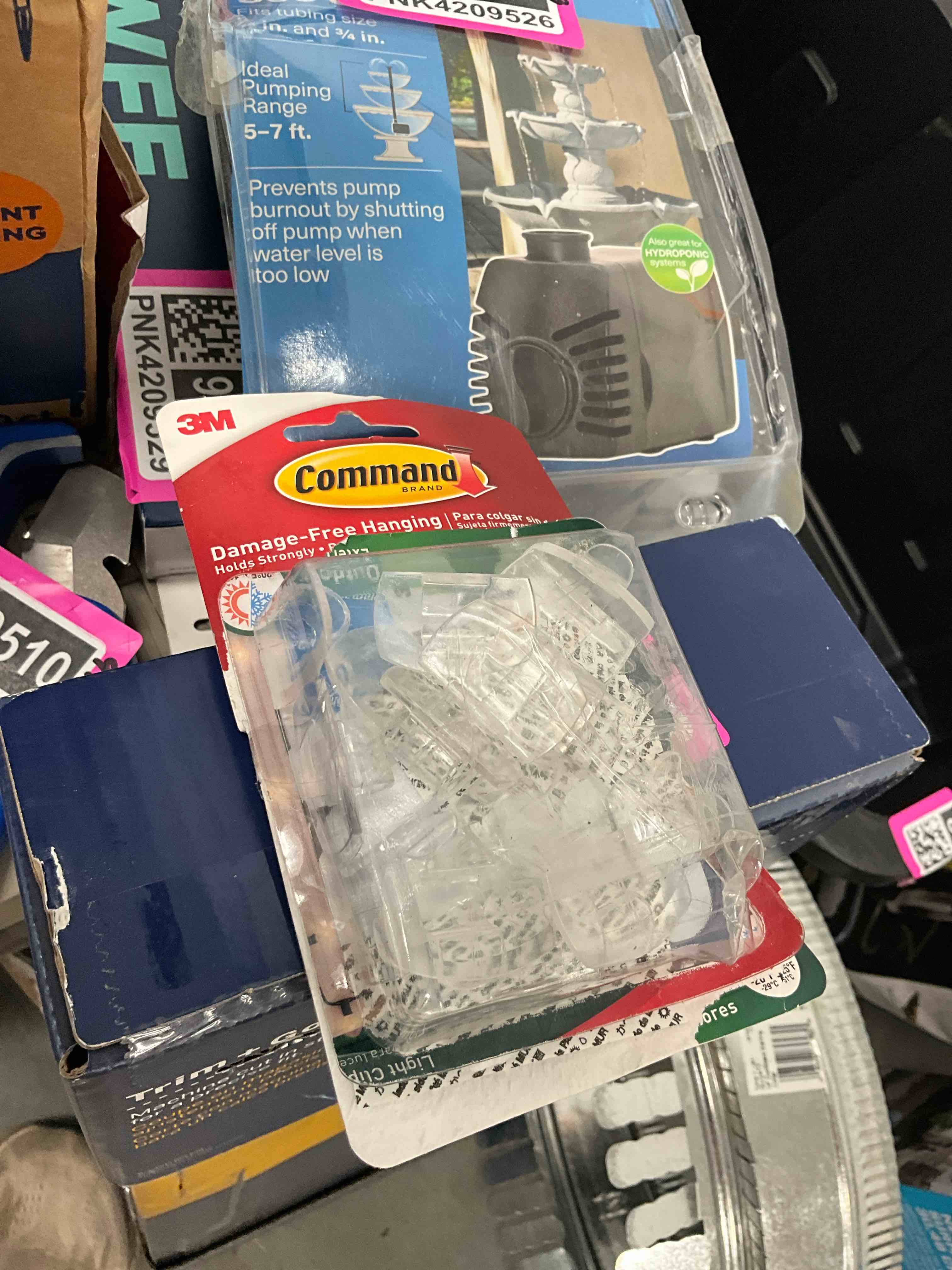 Condition photo showing Good Condition for command outdoor light clips clear damage free decorating 16 clips and 20 command strips