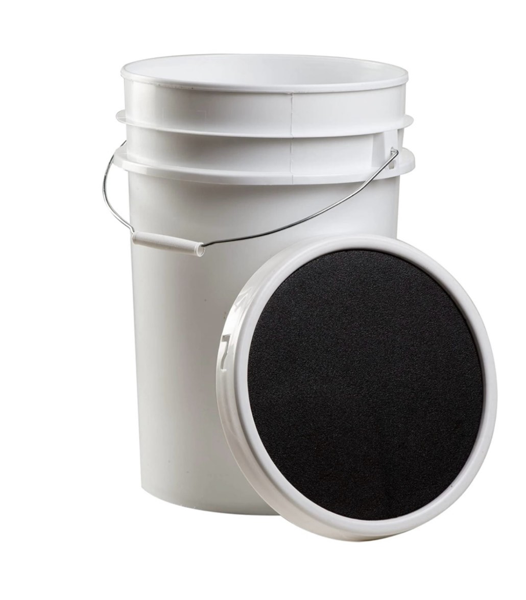 champion sports 6 gallon bucket with padded soft seat lid - durable construction - balls not included - ideal for baseball, softball, t-ball, wiffle ball, and lacrosse