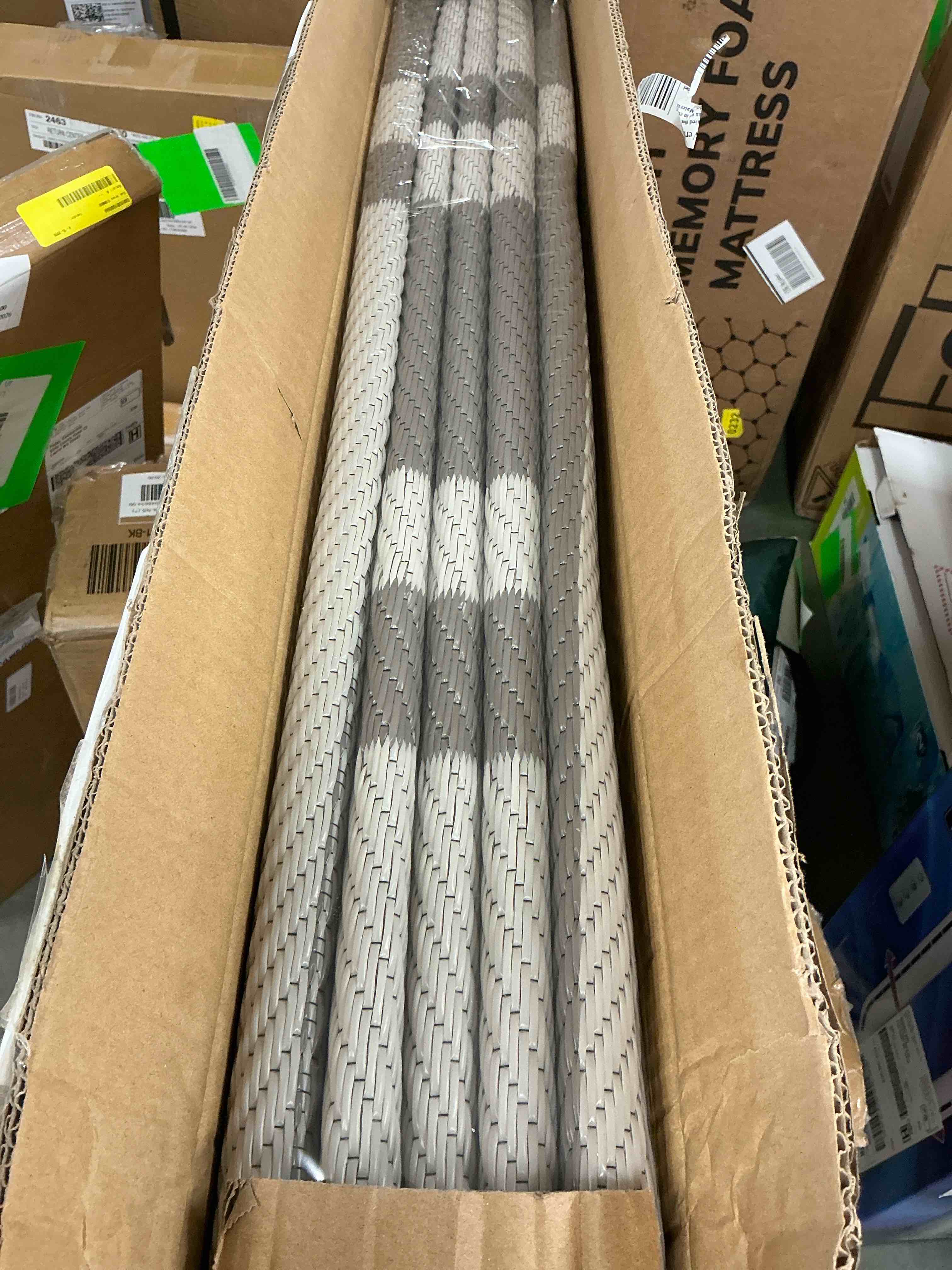 Condition photo showing New/Like New for outdoor rug 8‘x10’ waterproof for patios backyard porch deck balcony  plastics reversible geometric