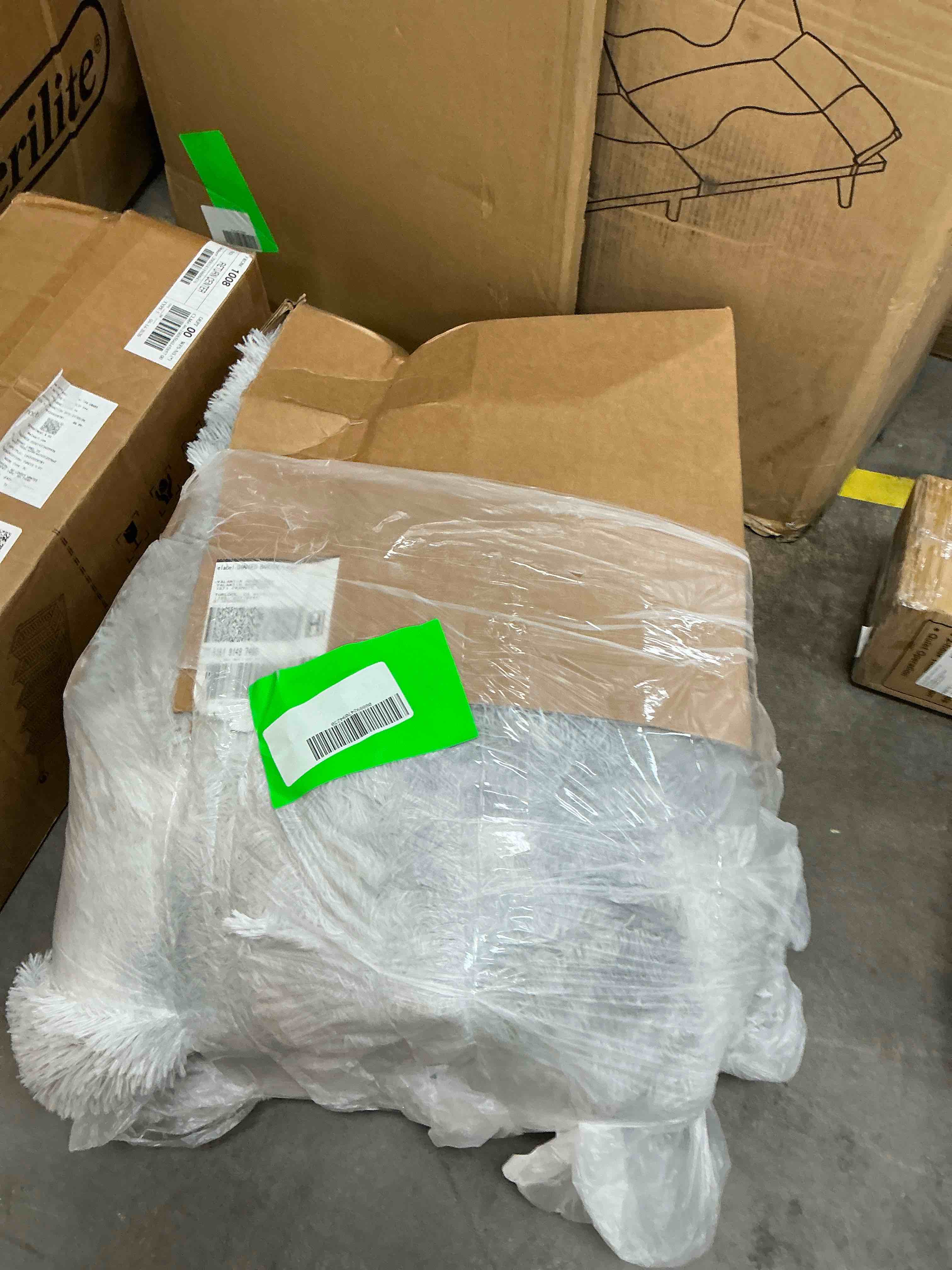 https://s3.amazonaws.com/lotting-images-prod/EmanualPiazza/PNK4210957_1778084823915.jpeg