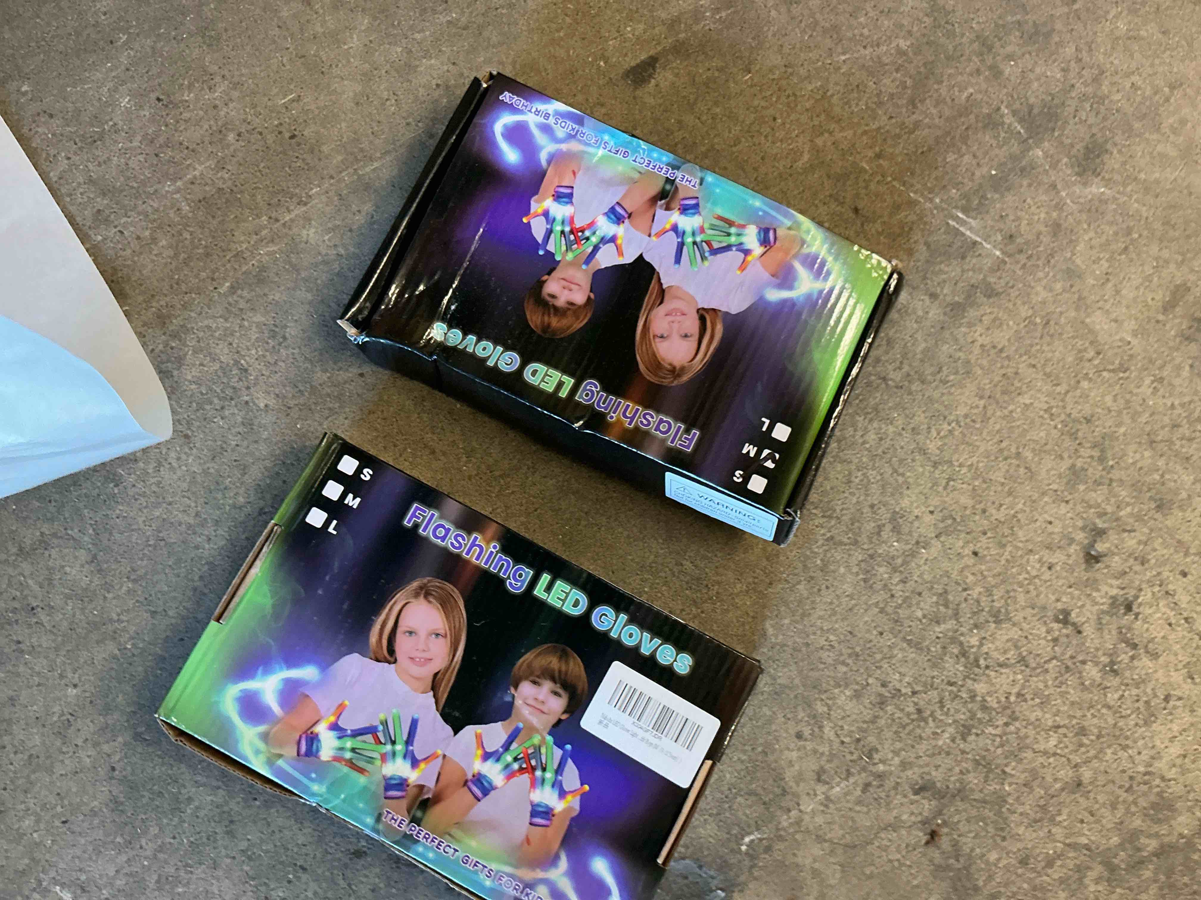 Condition photo showing Good Condition for led light up gloves for kids - christmas birthday halloween toys gift for 6 7 8 9 10 11 12 year old girls boys m?9-12 years?