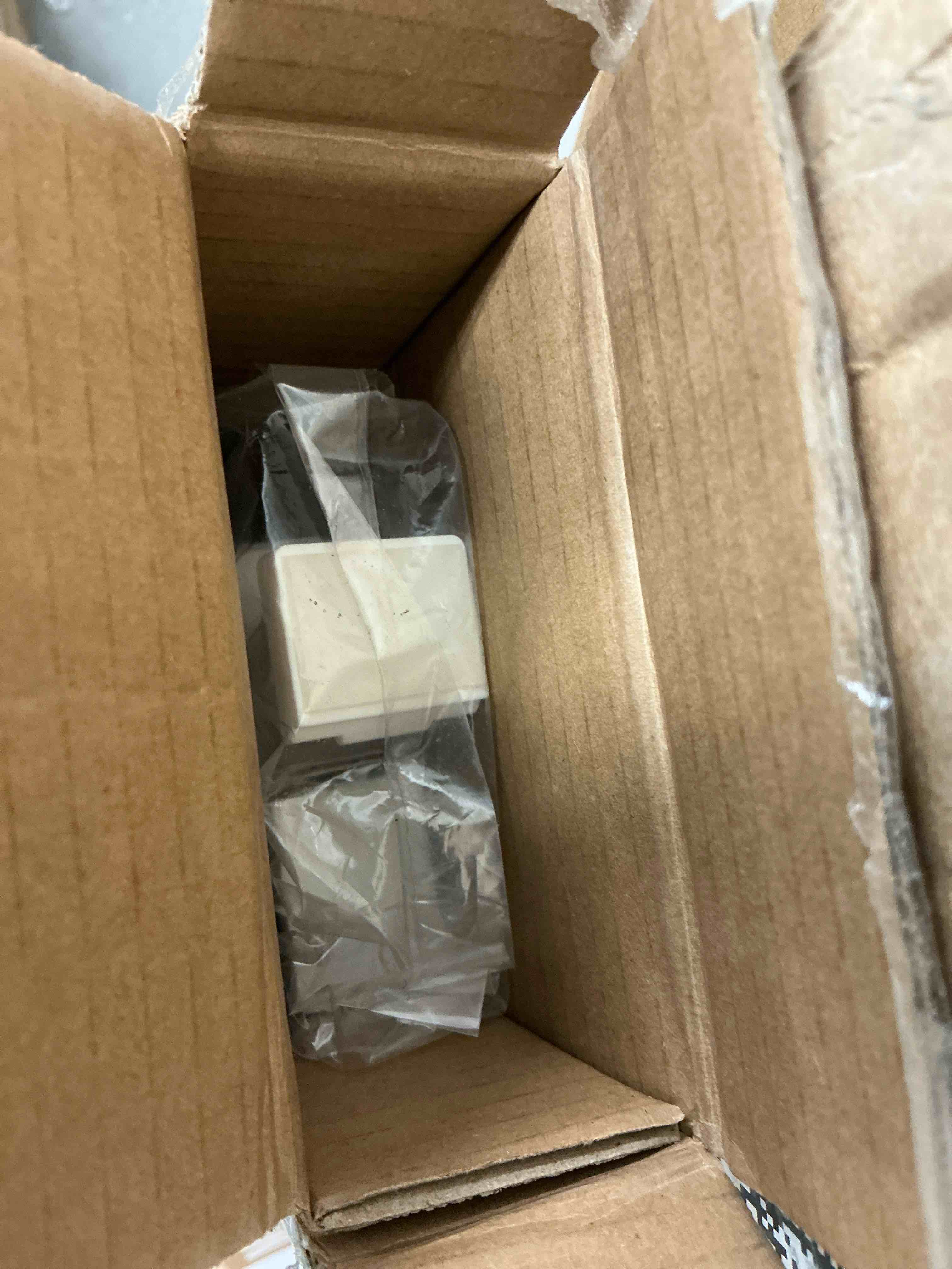 https://s3.amazonaws.com/lotting-images-prod/EmanualPiazza/PNK4211525_1778784492229.jpeg