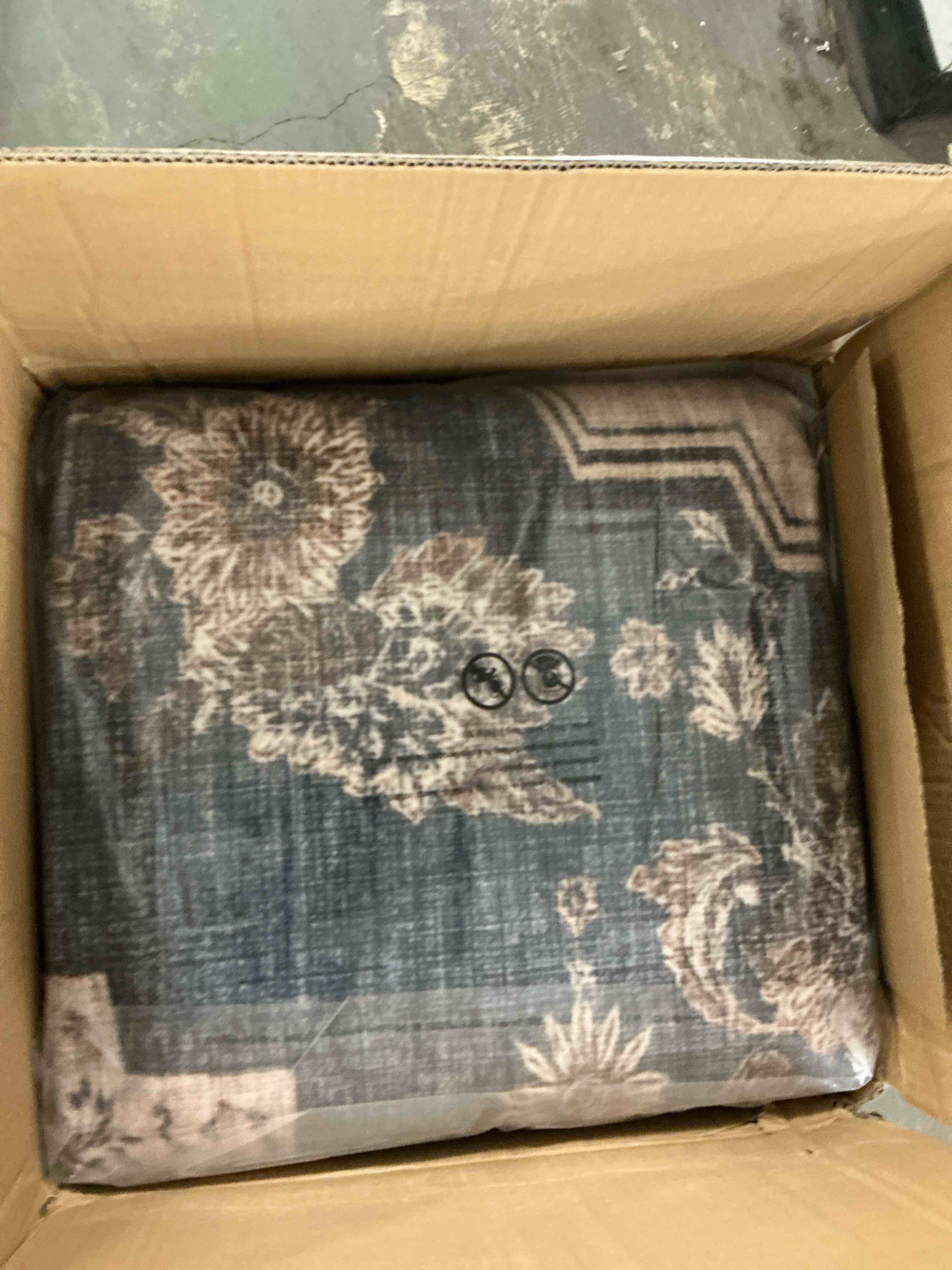 Condition photo showing New/Like New for EASOGER 8'x10' Area Rugs for Living Room and Bedroom,Washable Large Rugs - with Sewing Anti slip Stickers Floral Vintage for Bohemian