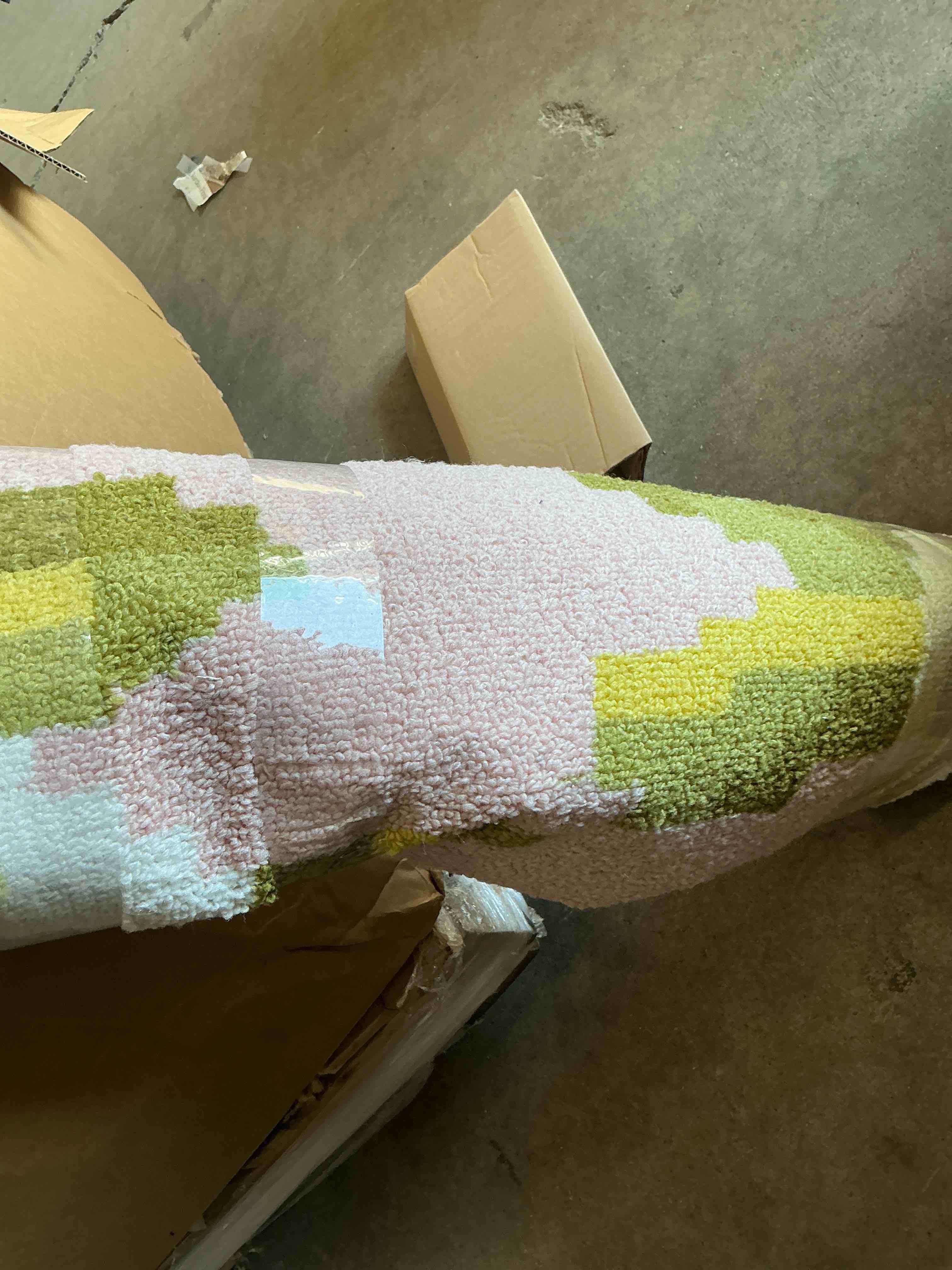 Condition photo showing Good Condition for 4'x6' floral accent rug pink - room essentials™