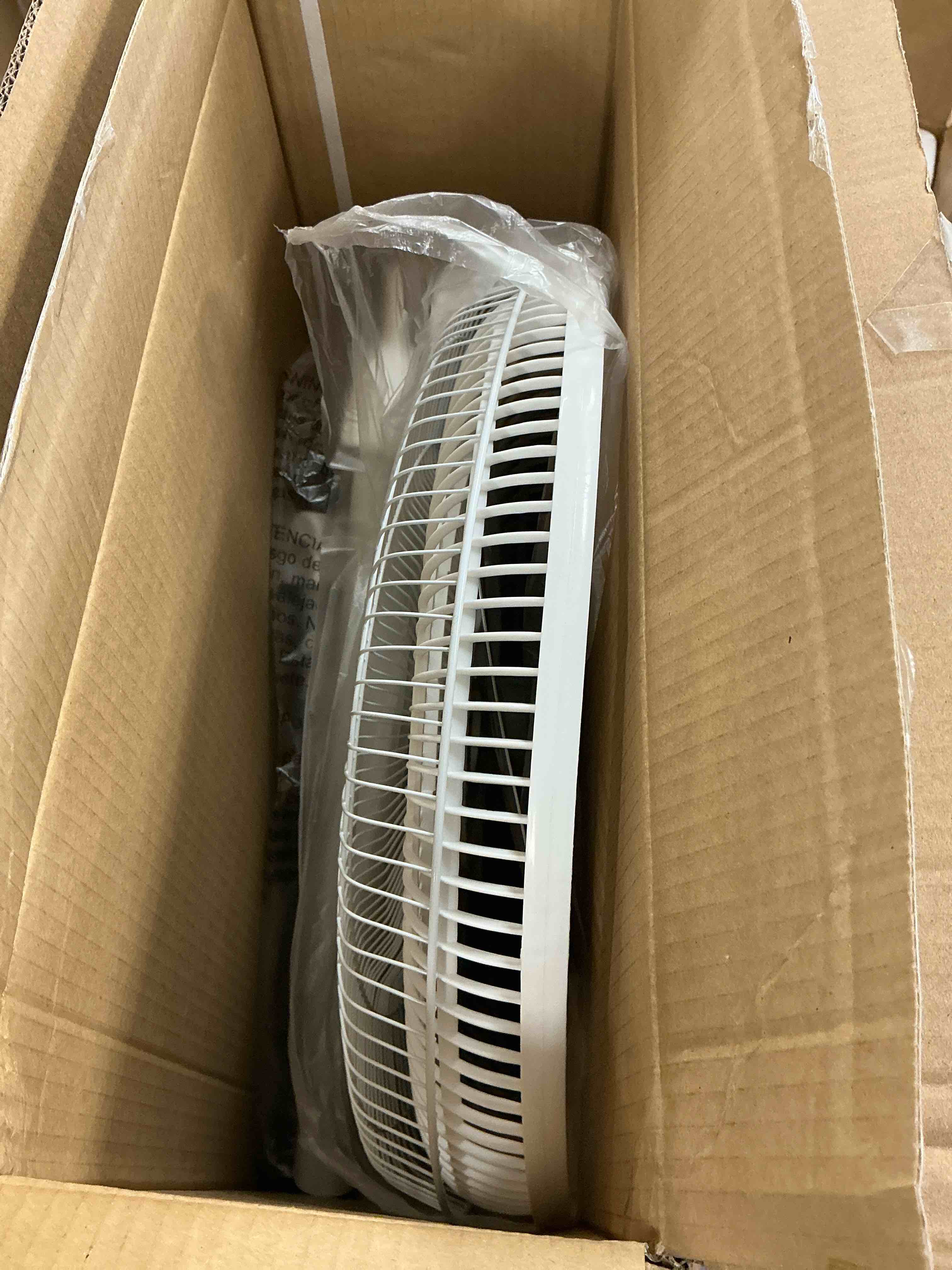 Condition photo showing New/Like New for comfort zone 16  electric oscillating pedestal fan  stand fan  3 speed  90 degree oscillating head  adjustable height and tilt  airflow 7.48 ft/sec  ideal for home  bedroom & office  czst161bte