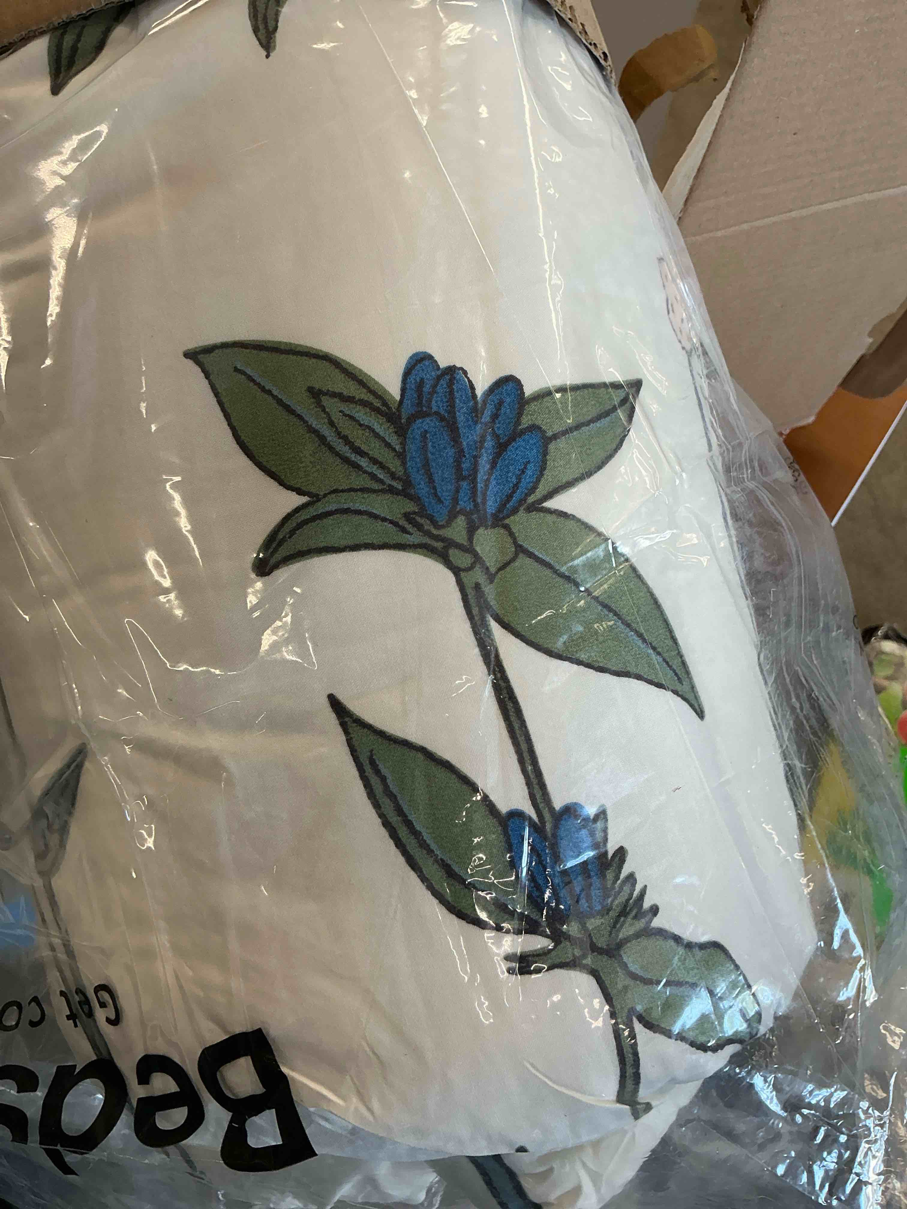 Condition photo showing Good Condition for bedsure comforter set queen size - cute floral bedding comforter set, 3 pieces, 1 soft reversible coconut white botanical flowers comforter and 2 pillow shams