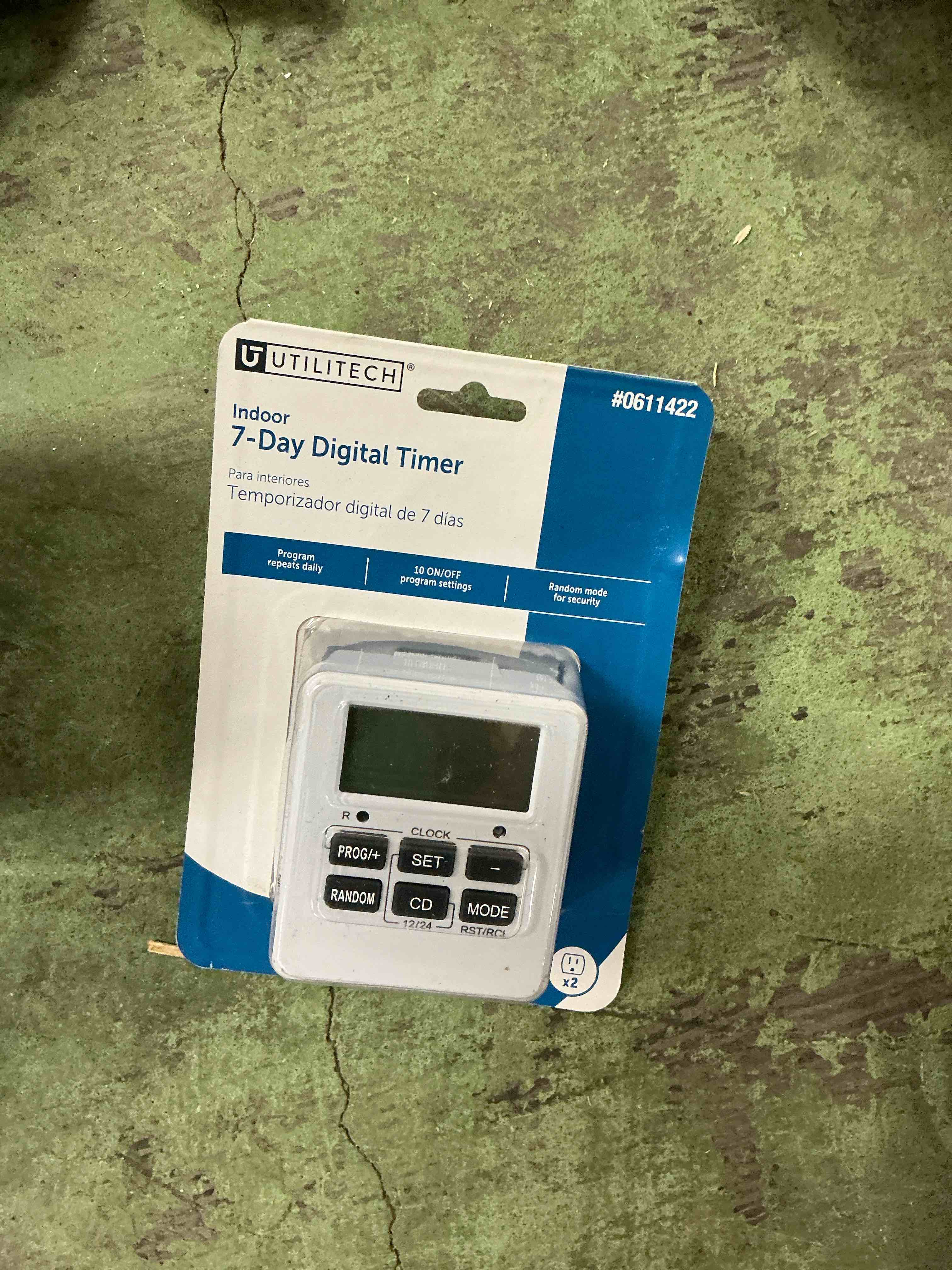 Condition photo showing Good Condition for utilitech 15 -amps 125-volt indoor 2 -outlet countdown digital lighting timer