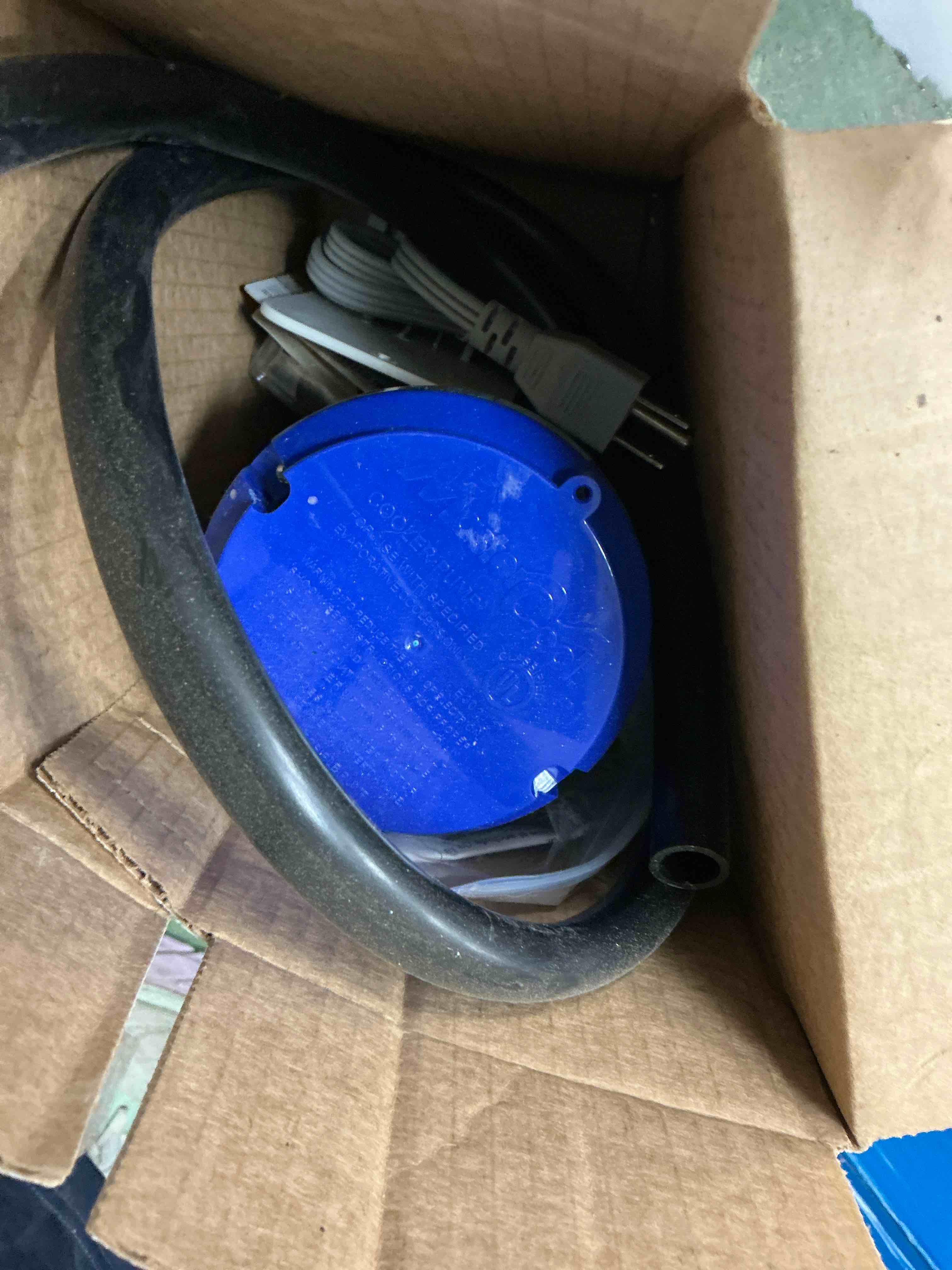 Condition photo showing As Is for mastercool purge pump kit with electric plug power source for home  blue