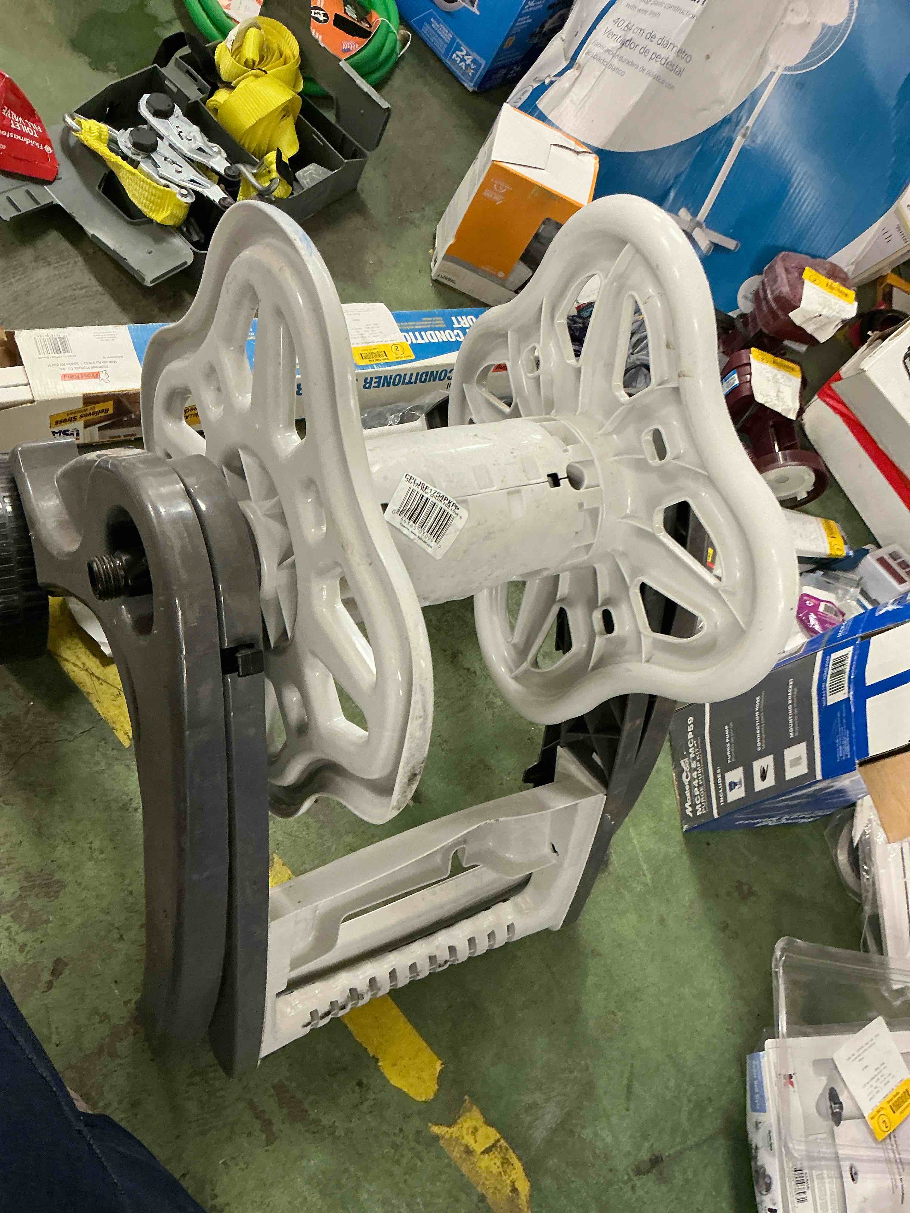 Condition photo showing Good Condition for suncast hosemobile plastic 175-ft cart hose reel