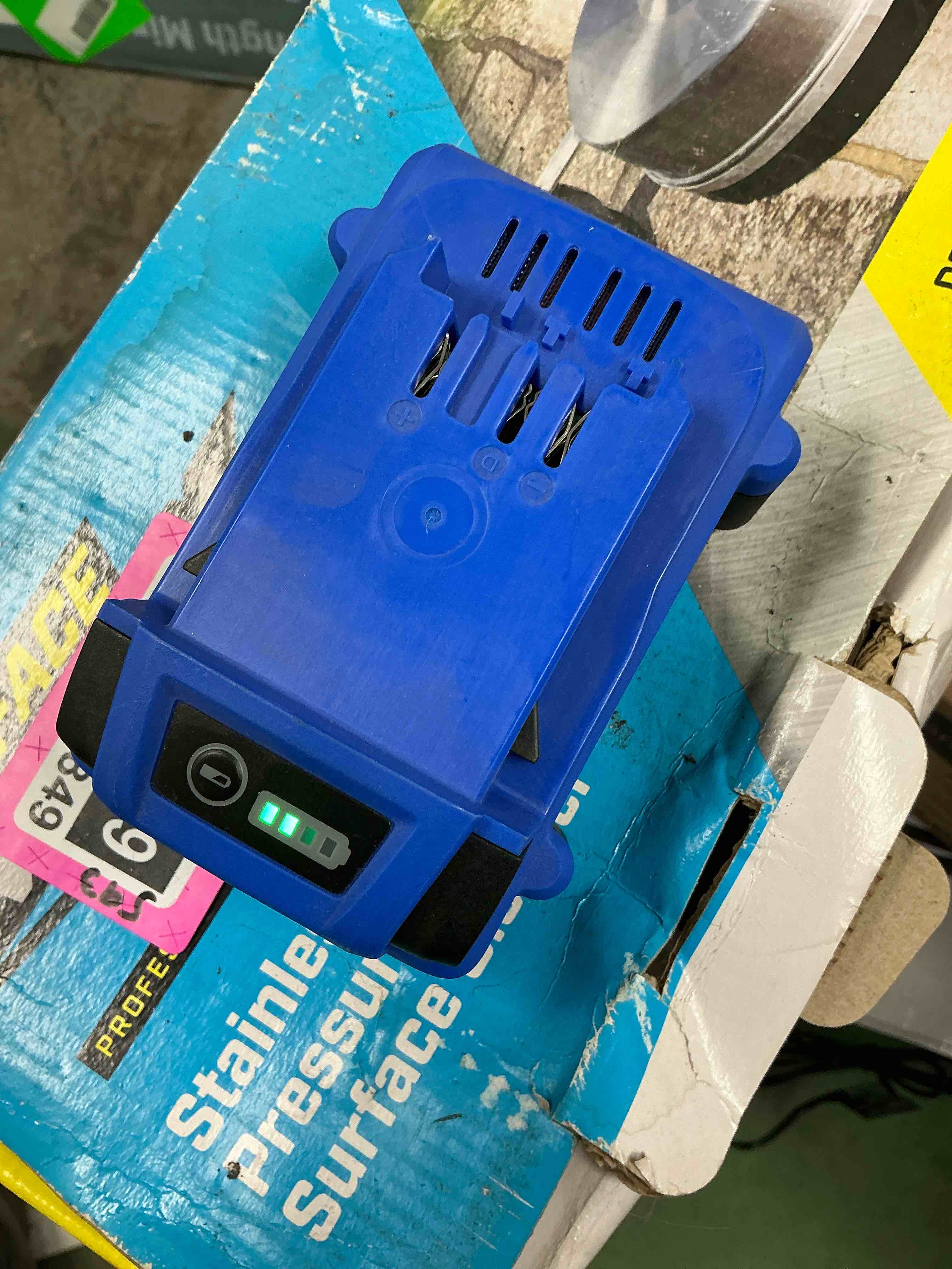 Condition photo showing Good Condition for kobalt 24 -volt 1 -pack lithium ( 4 ah battery )