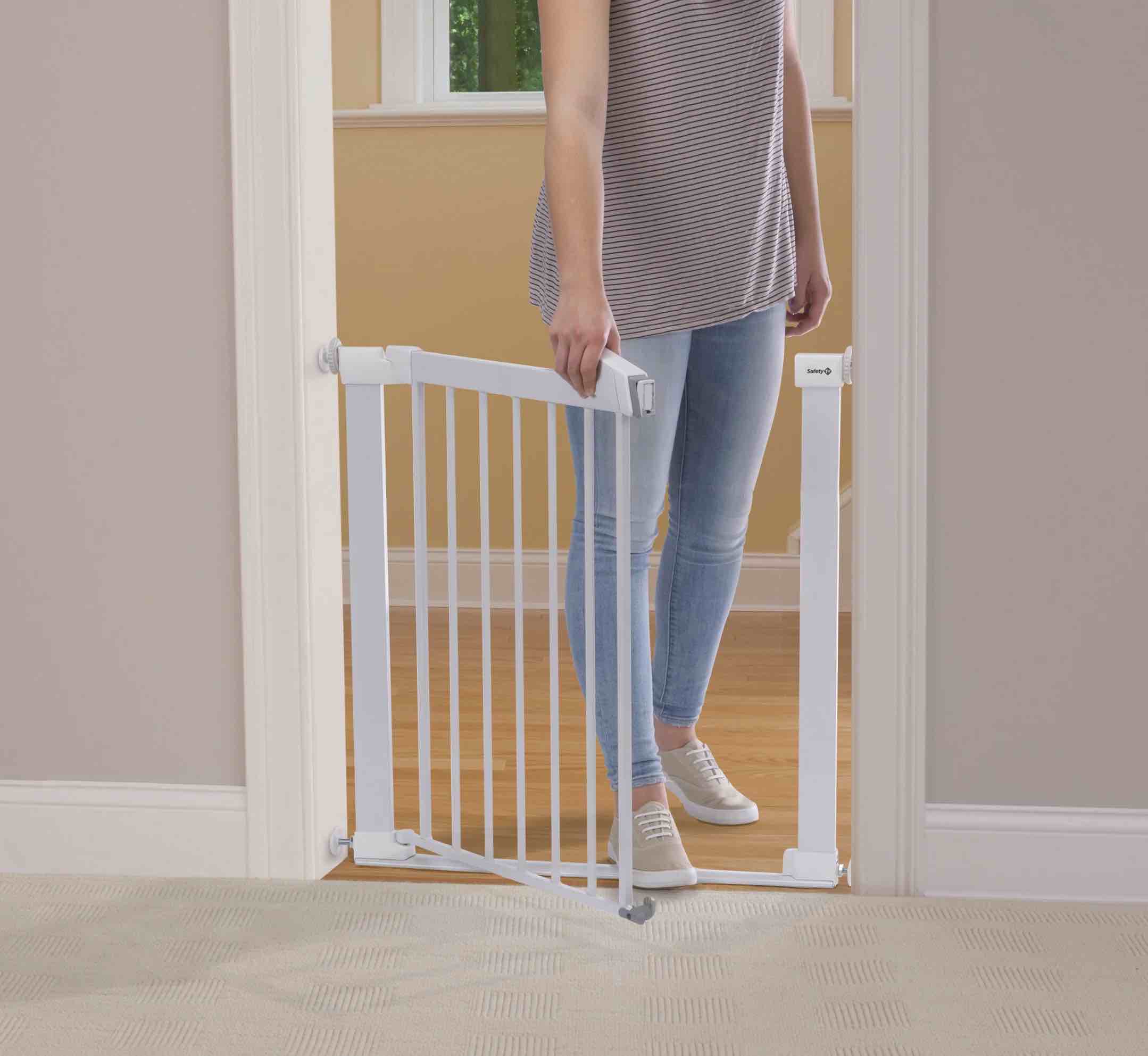 Safety 1st SecurTech Flat Step Gate White