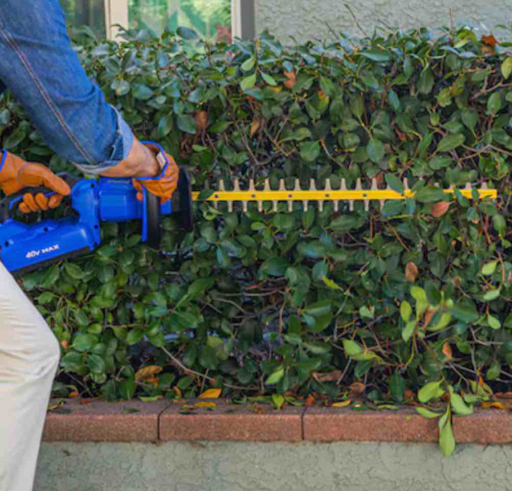 Kobalt Gen4 40-volt 24-in Battery Hedge Trimmer 2.0 Ah Battery Included , Charger Included