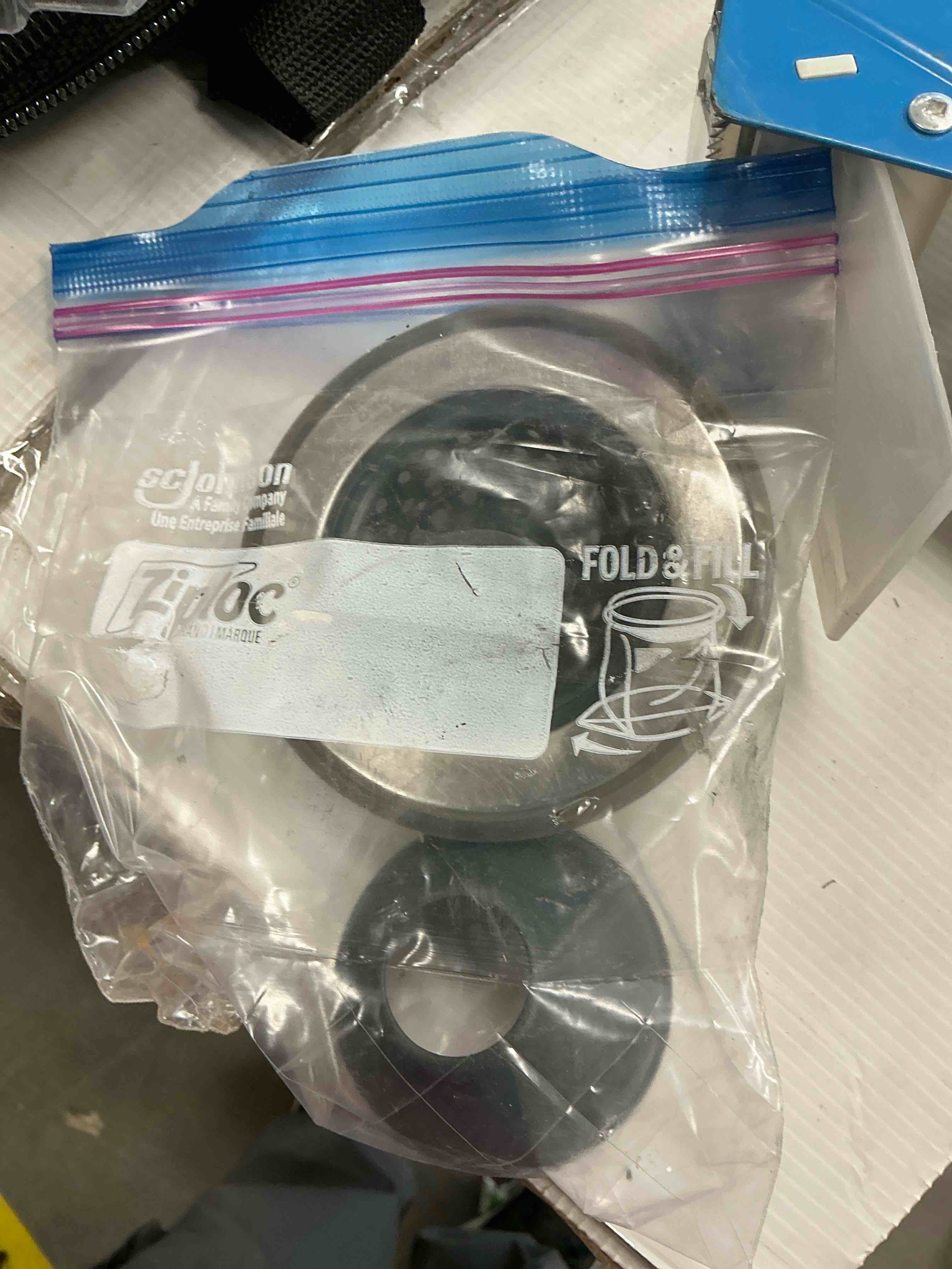 Condition photo showing Good Condition for oxo 4.5-in stainless steel rust resistant strainer