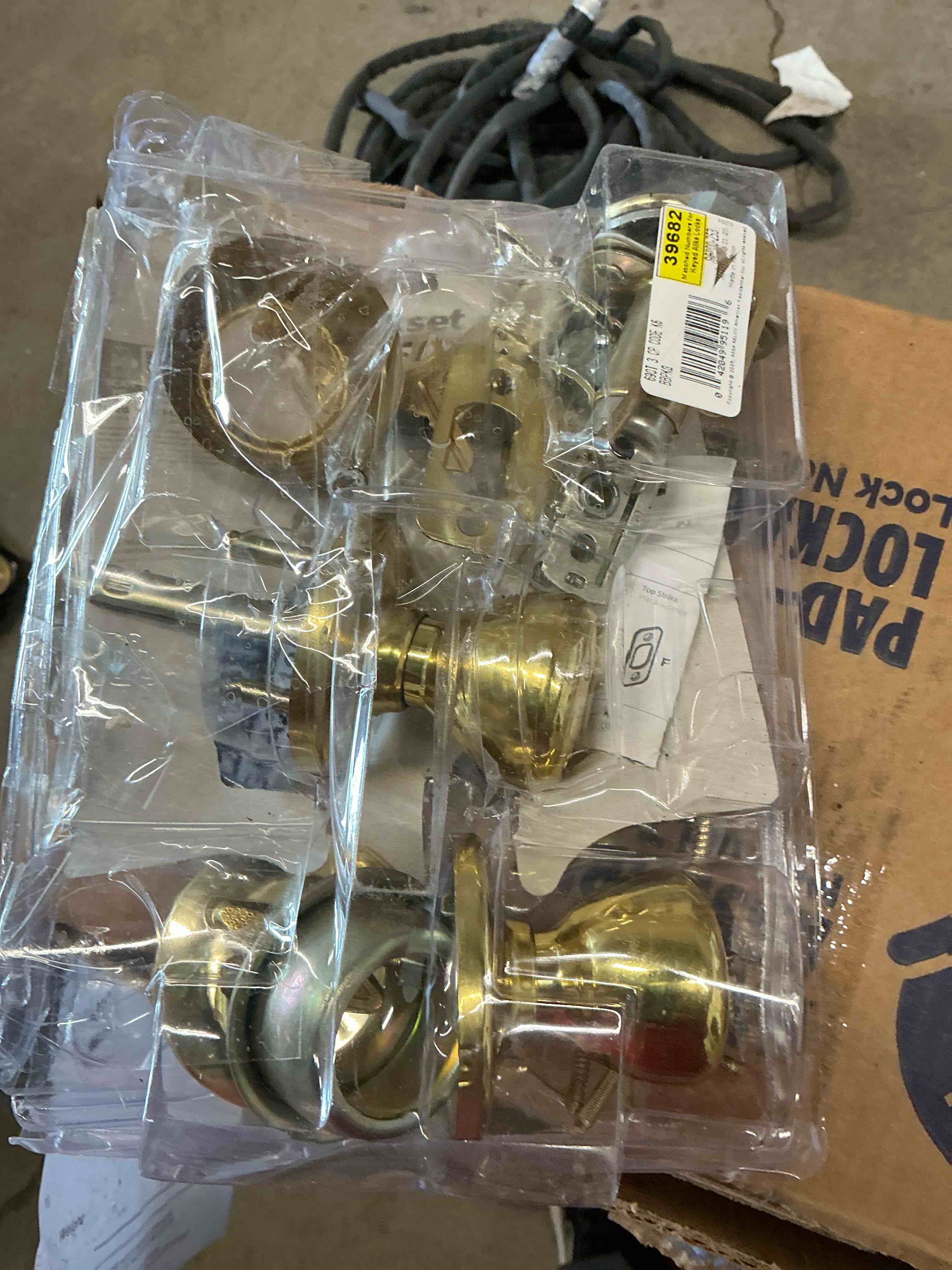 Condition photo showing Good Condition for kwikset 690 tylo entry knob and single cylinder deadbolt combo 6-pack, polished brass