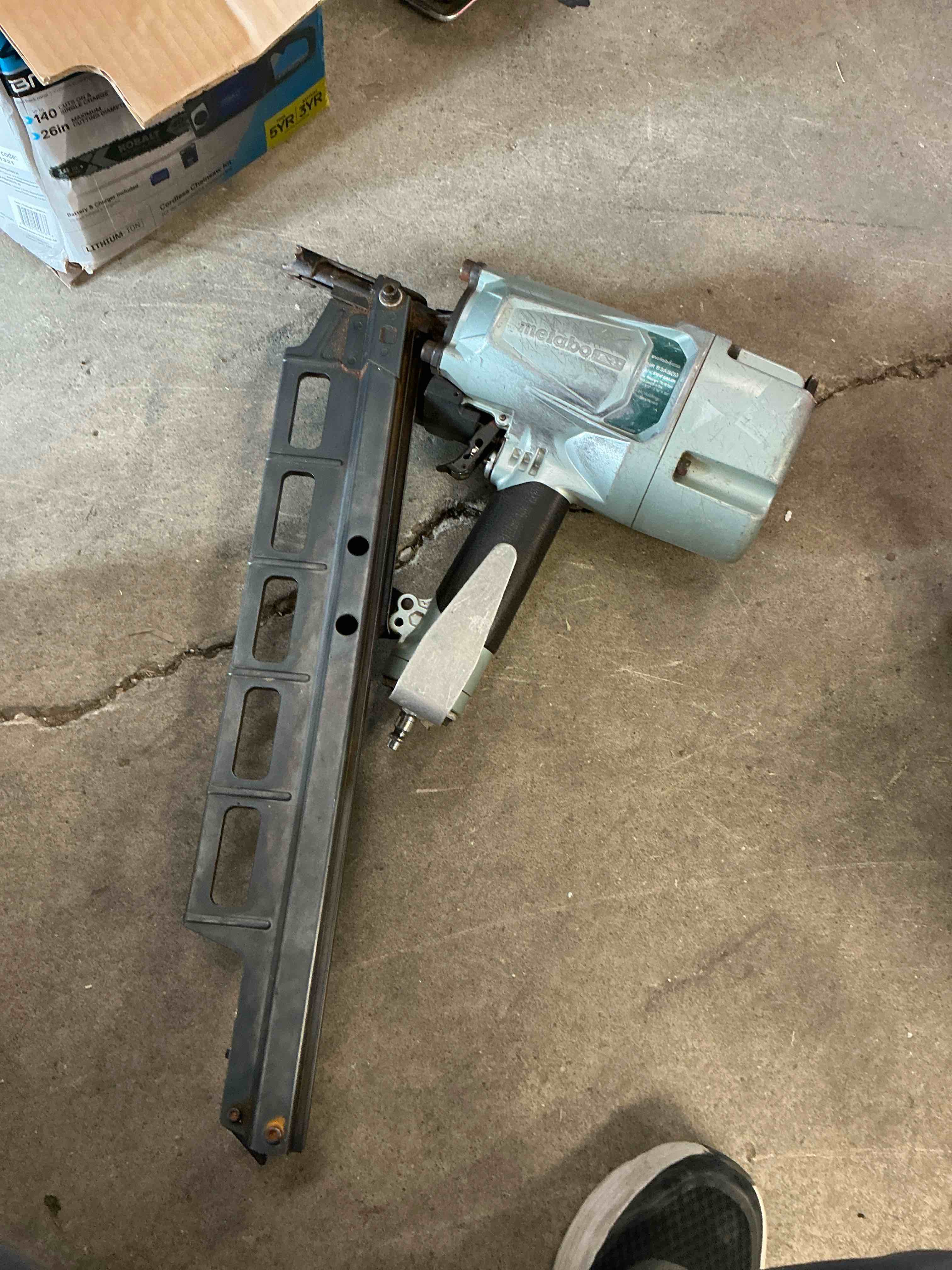 Condition photo showing Good Condition for metabo hpt nr83a5 3-1/4" 21 -degree pneumatic roundhead framing nailer
