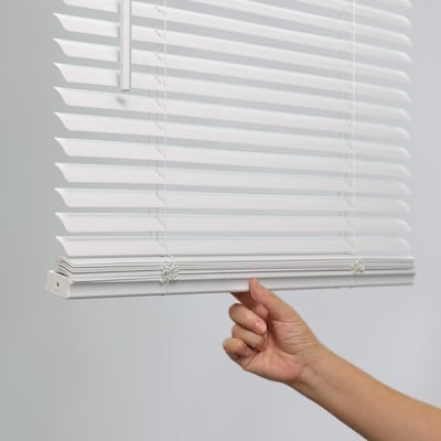 project source room darkening 1-in slat width 36-in x 64-in cordless white vinyl room darkening mini-blinds 