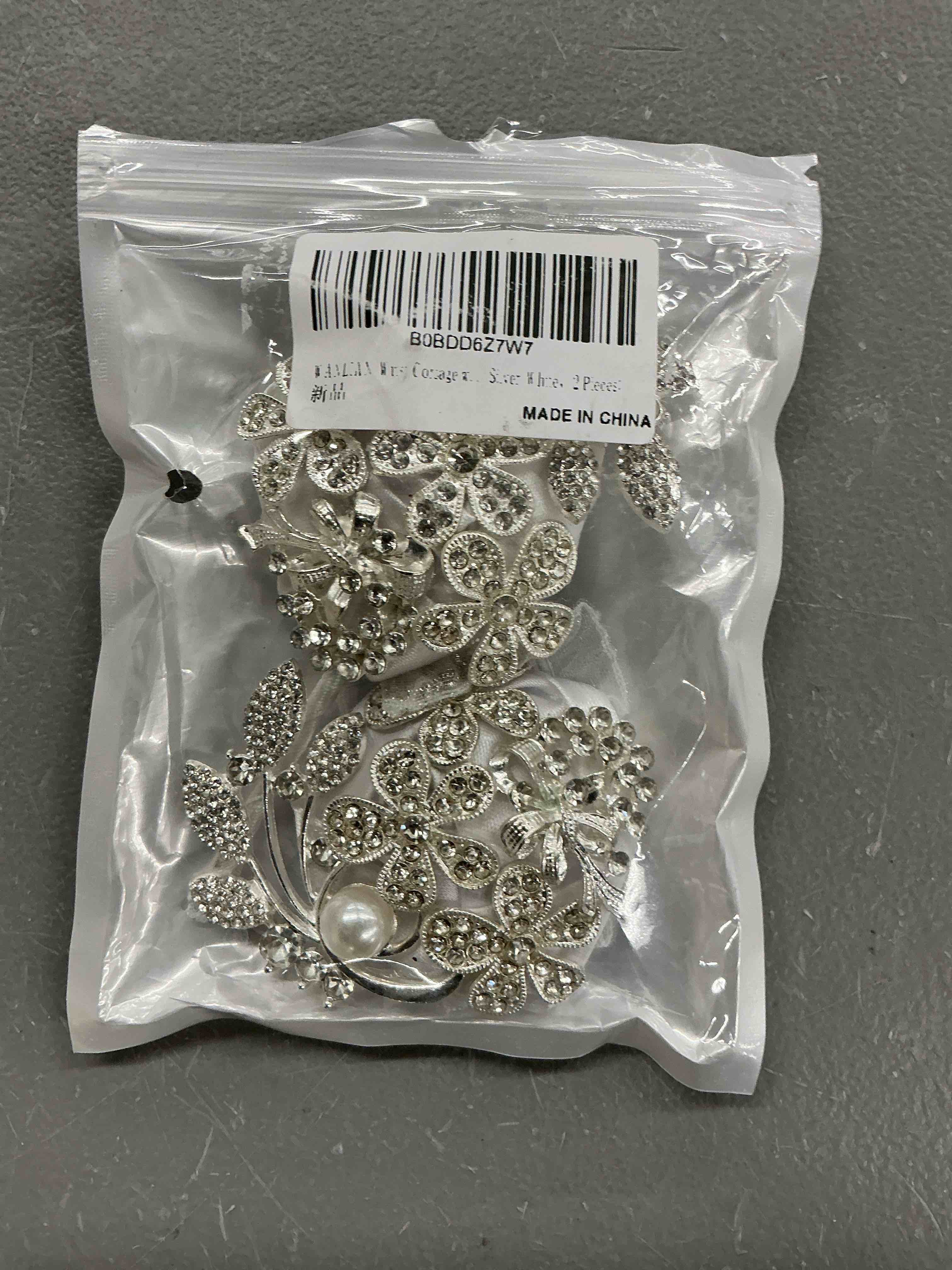 Condition photo showing Good Condition for wanlian wrist corsage with peal and rhinestone corsage and boutonniere set for wedding,prom,party (silver white?2 pieces)