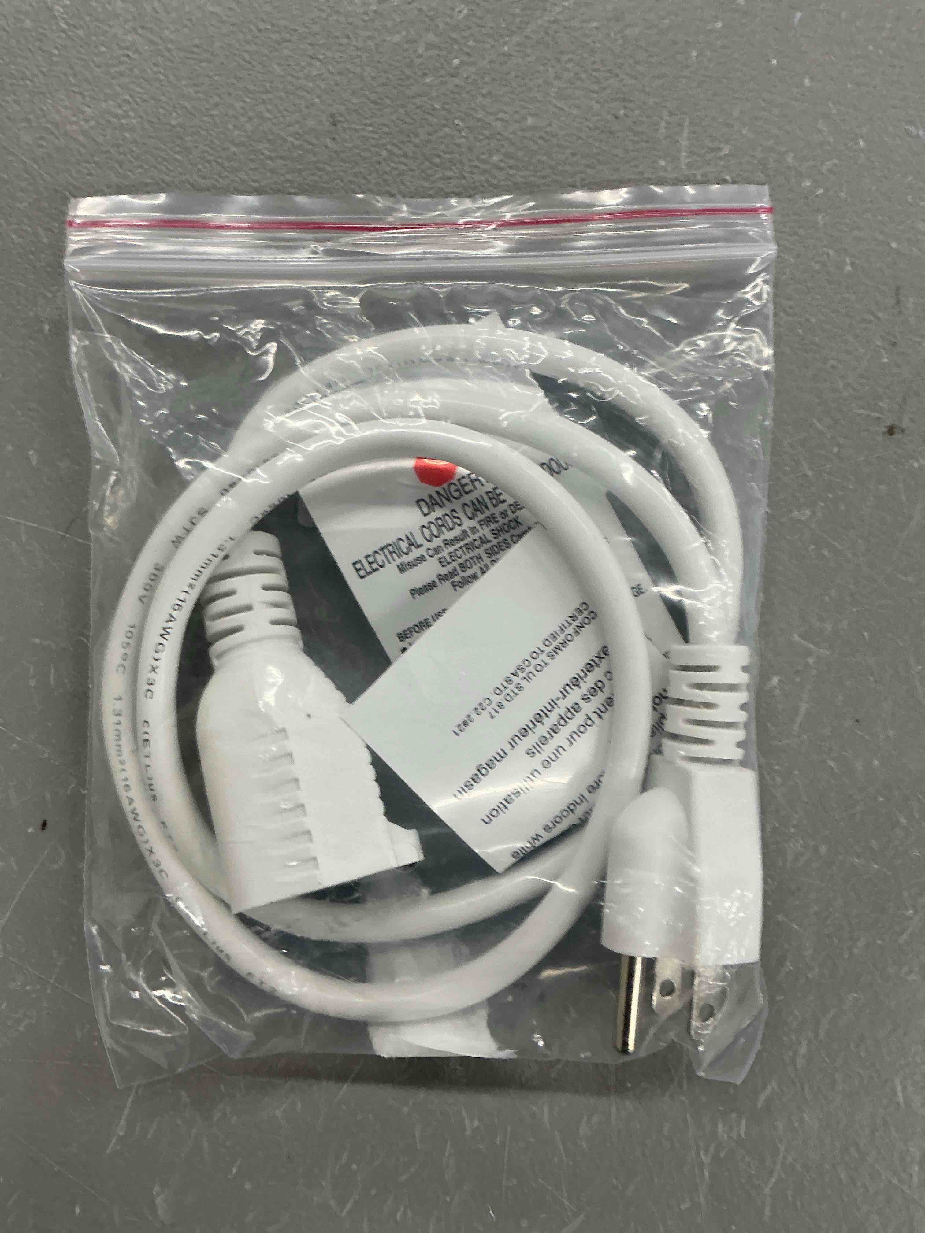 Condition photo showing Good Condition for huanchain 13a 1625w 125v 16awg 3 ft 16 gauge white indoor outdoor extension cord waterproof, flexible cold weather 3 prong electric cord outside,sjtw, etl listed 3ft 16/3 extension cord white