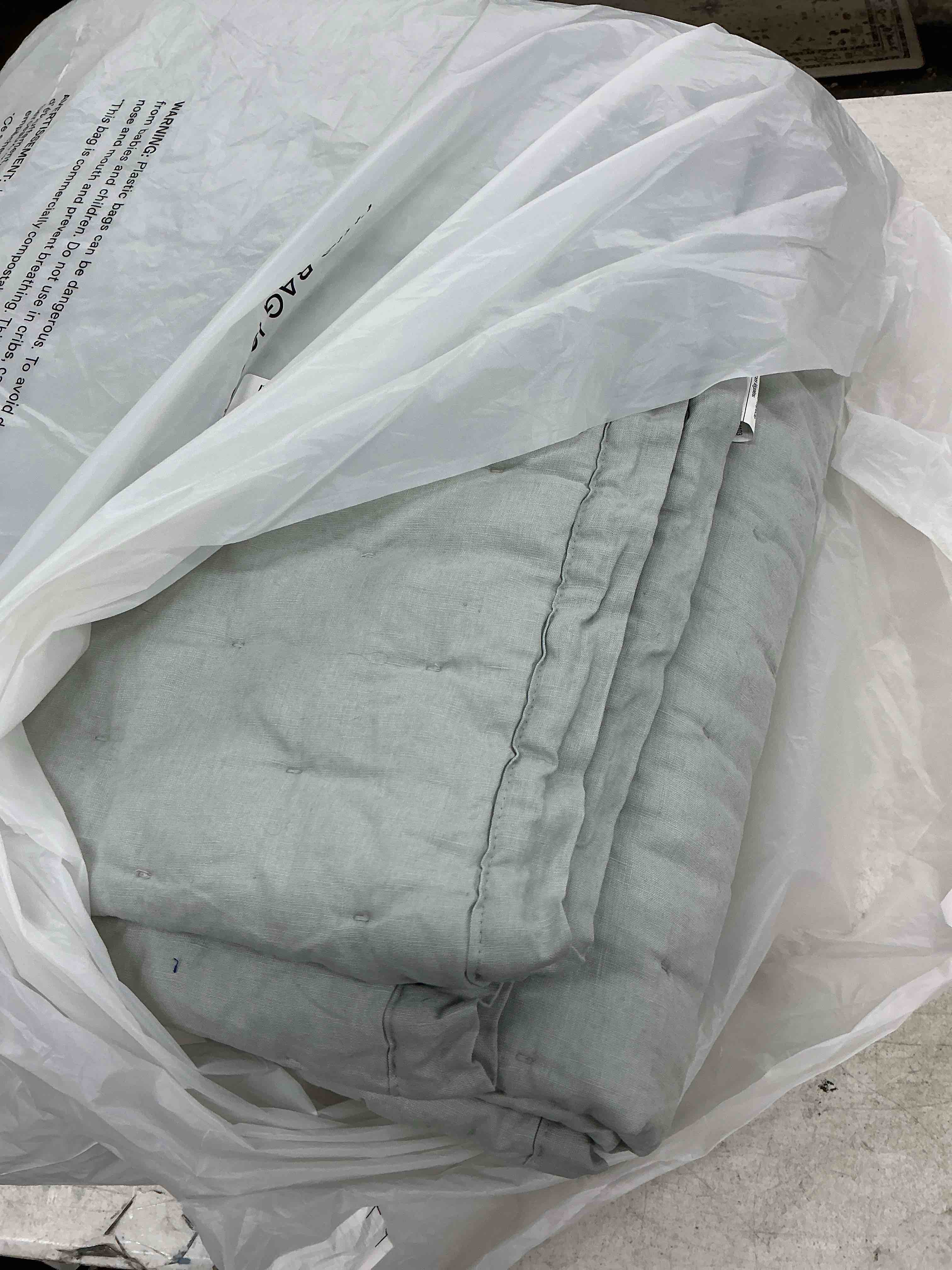 Condition photo showing Good Condition for quince european linen dream quilt, full/queen, mist