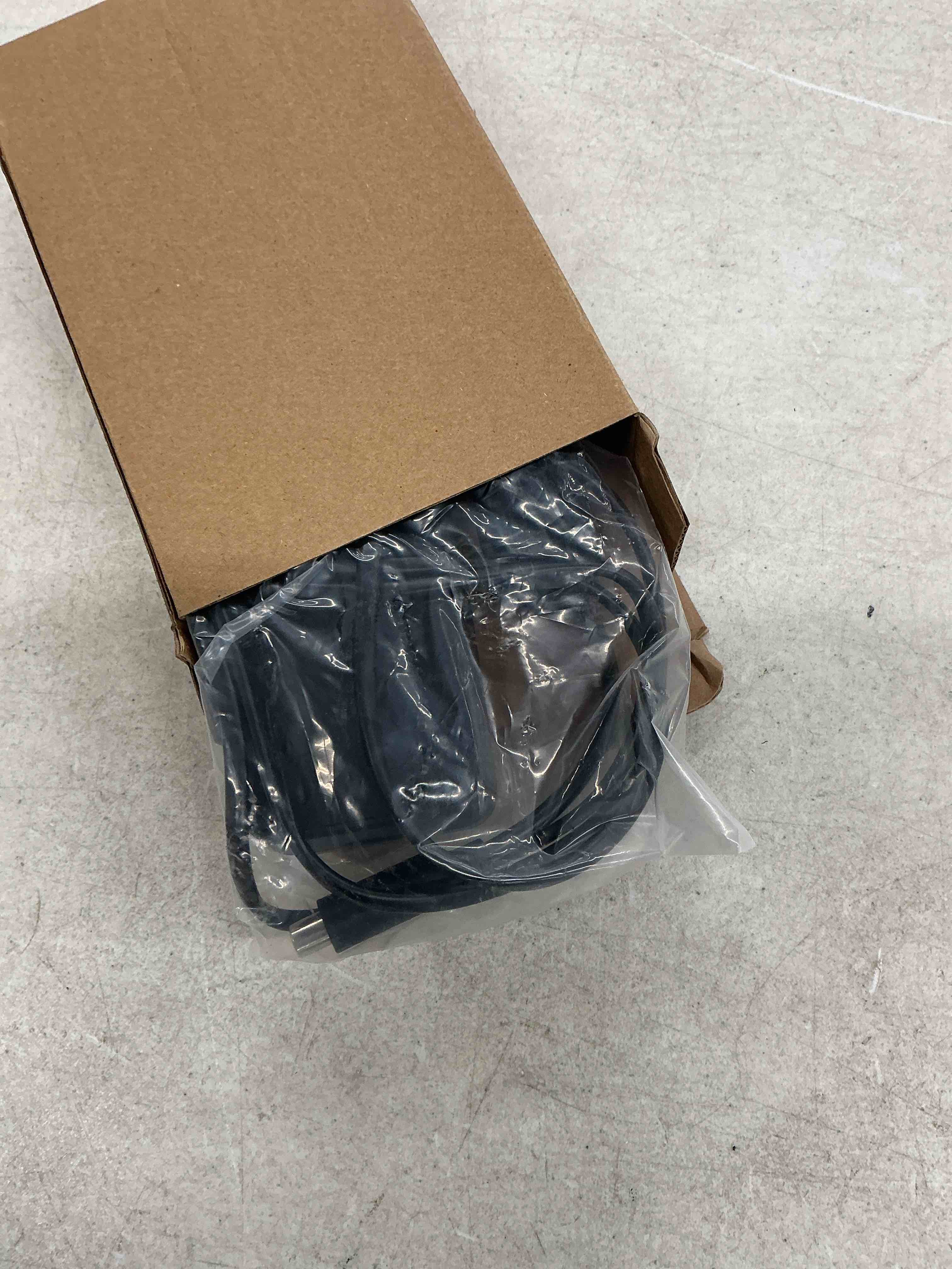 https://s3.amazonaws.com/lotting-images-prod/EmanualPiazza/PNK5165686_1781704890121.jpeg