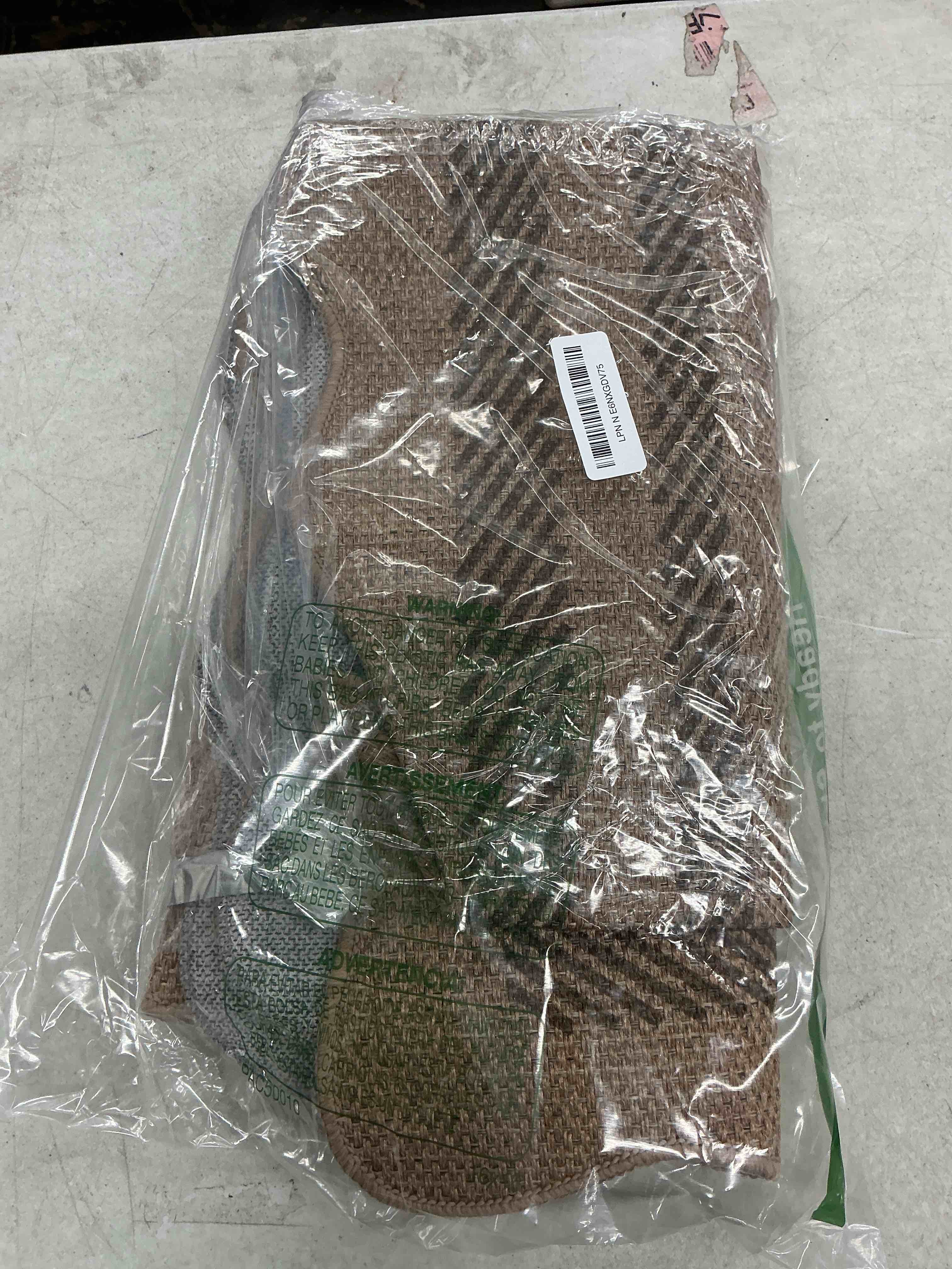 Condition photo showing Good Condition for livebox scalloped easy jute 3x5 outdoor rug, washable non-slip geometric tan rugs for entryway, indoor outdoor farmhouse rug modern carpet door mat area rug for patio bedroom living room kitchen porch 3‘ x 5’ tan/border 2