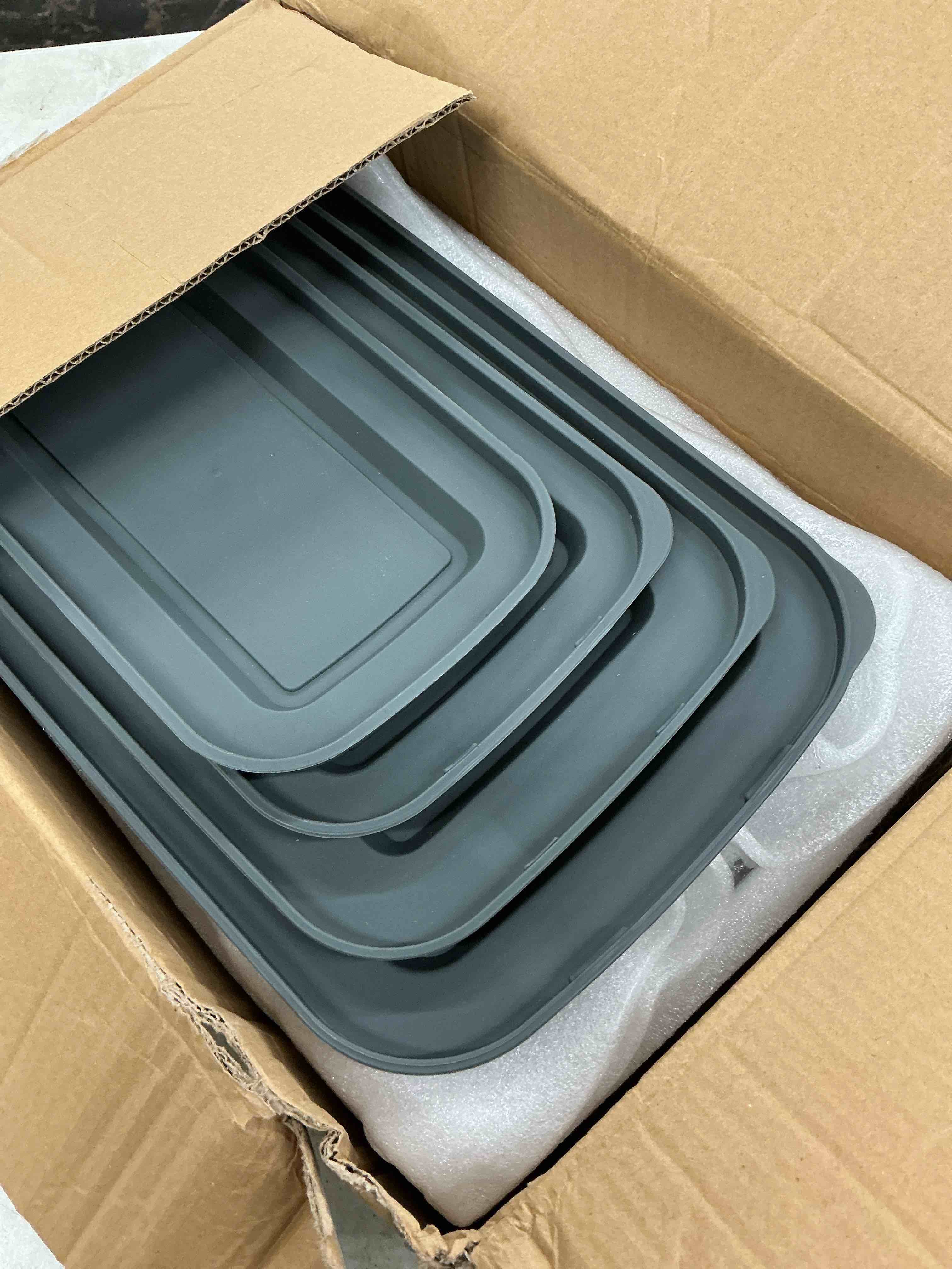 Condition photo showing New/Like New for 8-piece deep glass baking dish set with plastic lids,rectangular glass bakeware set with lids, baking pans for lasagna, leftovers, cooking, kitchen, freezer-to-oven and dishwasher, gray