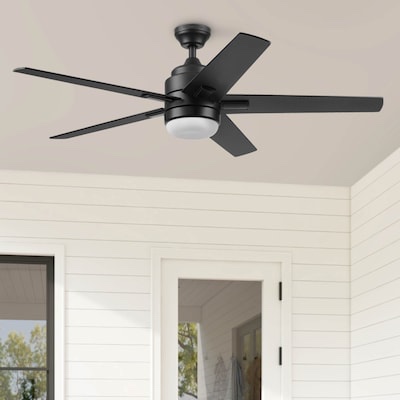 harbor breeze flanagan iii 52-in color-changing integrated led outdoor matte black with black/driftwood blades ceiling fan with light - remote included ( 5 -blade )