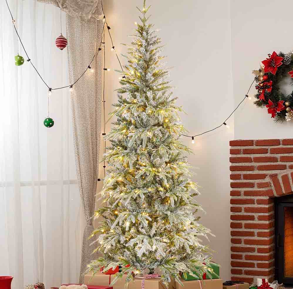 qunler 7ft pre-lit snow flocked artificial christmas tree with 300 warm lights 8 modes, 700 pe+pvc snowy branches, white