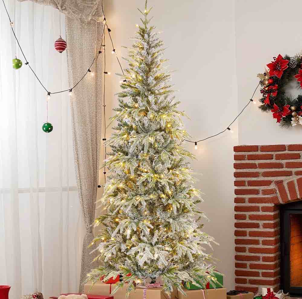 Qunler 7ft Pre-lit Snow Flocked Artificial Christmas Tree with 300 Warm Lights 8 Modes, 700 PE+PVC Snowy Branches, White