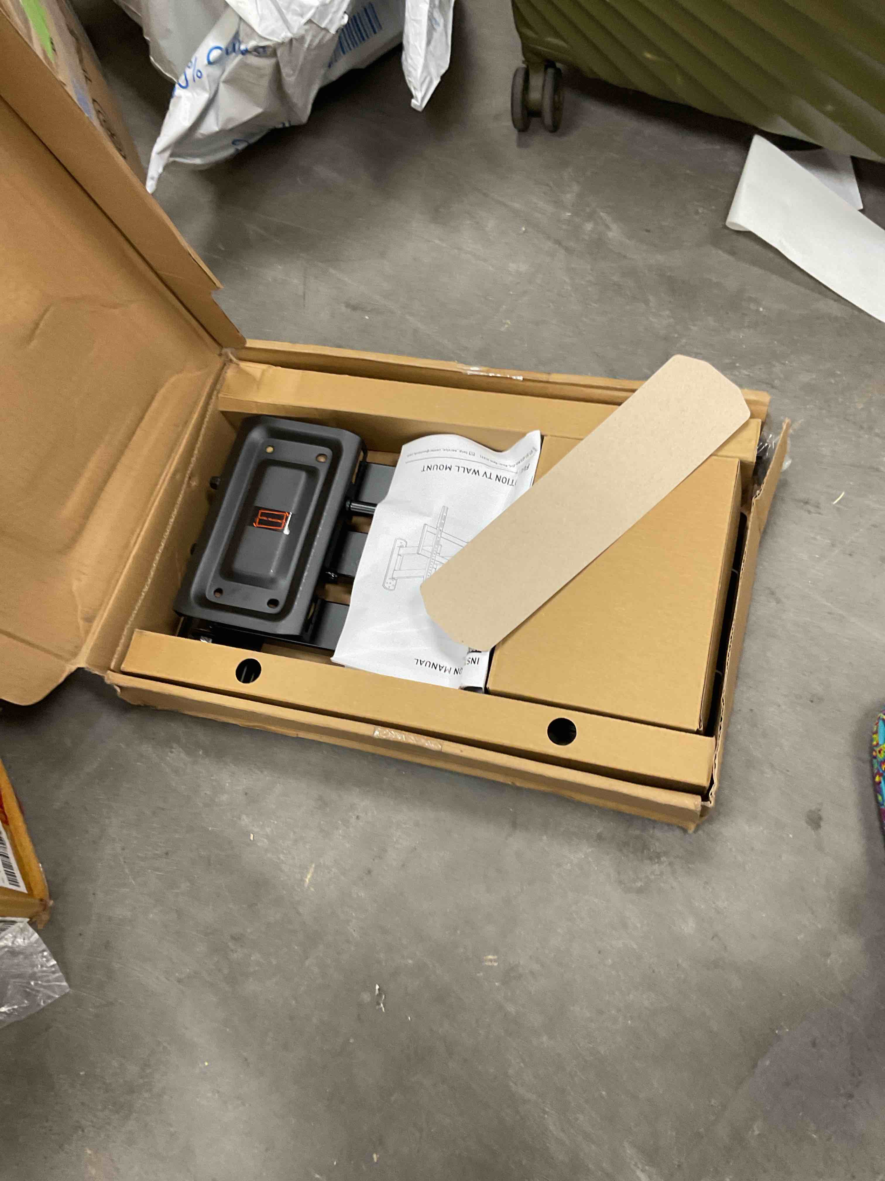 https://s3.amazonaws.com/lotting-images-prod/EmanualPiazza/PPE3668759_1753464432907.jpeg