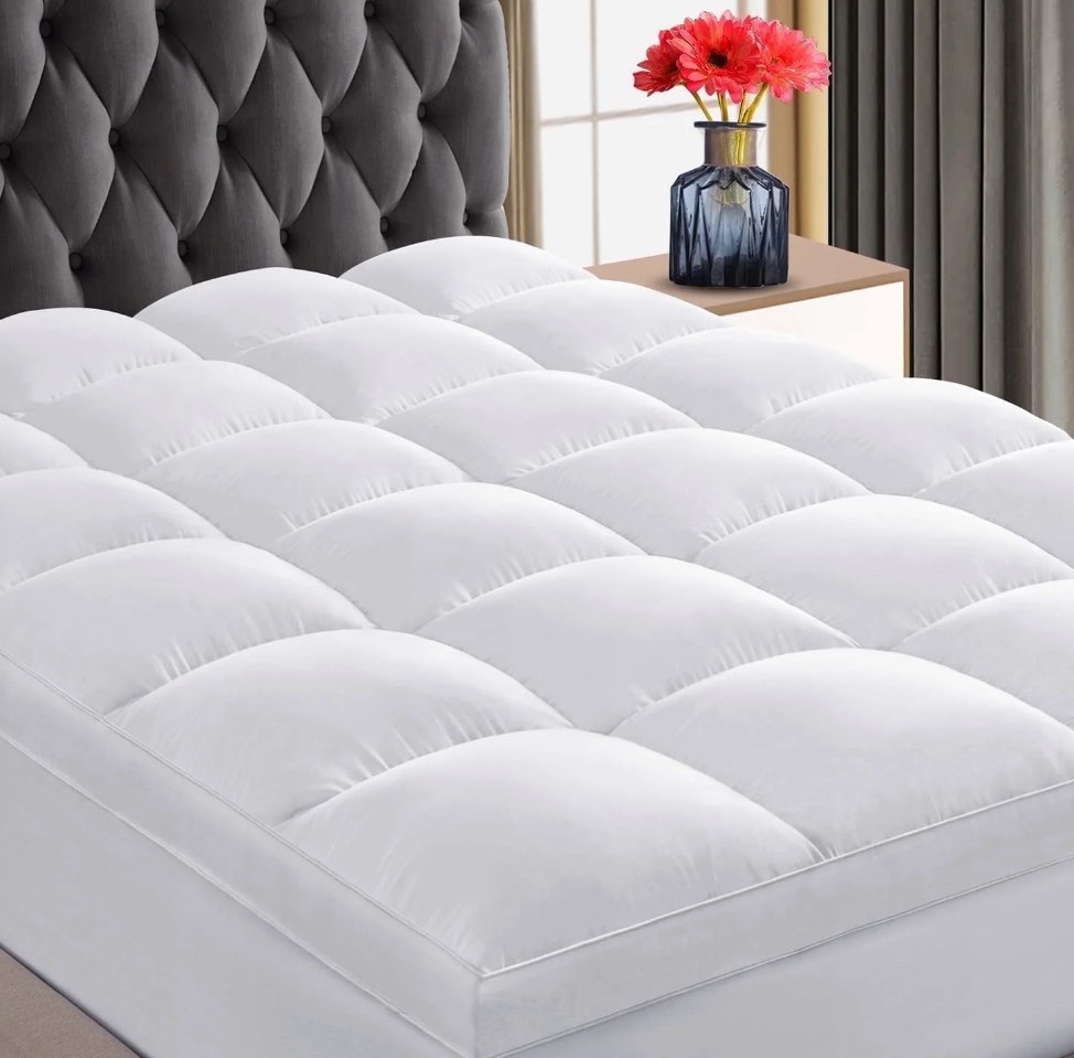 INGALIK Queen Mattress Topper, 400TC Extra Thick Cooling Mattress Pad Cover, Fluffy Soft Pillow Top, Stretches up 8-21" Deep Pocket, Pressure Relief, Hypoallergenic (White, Queen)
