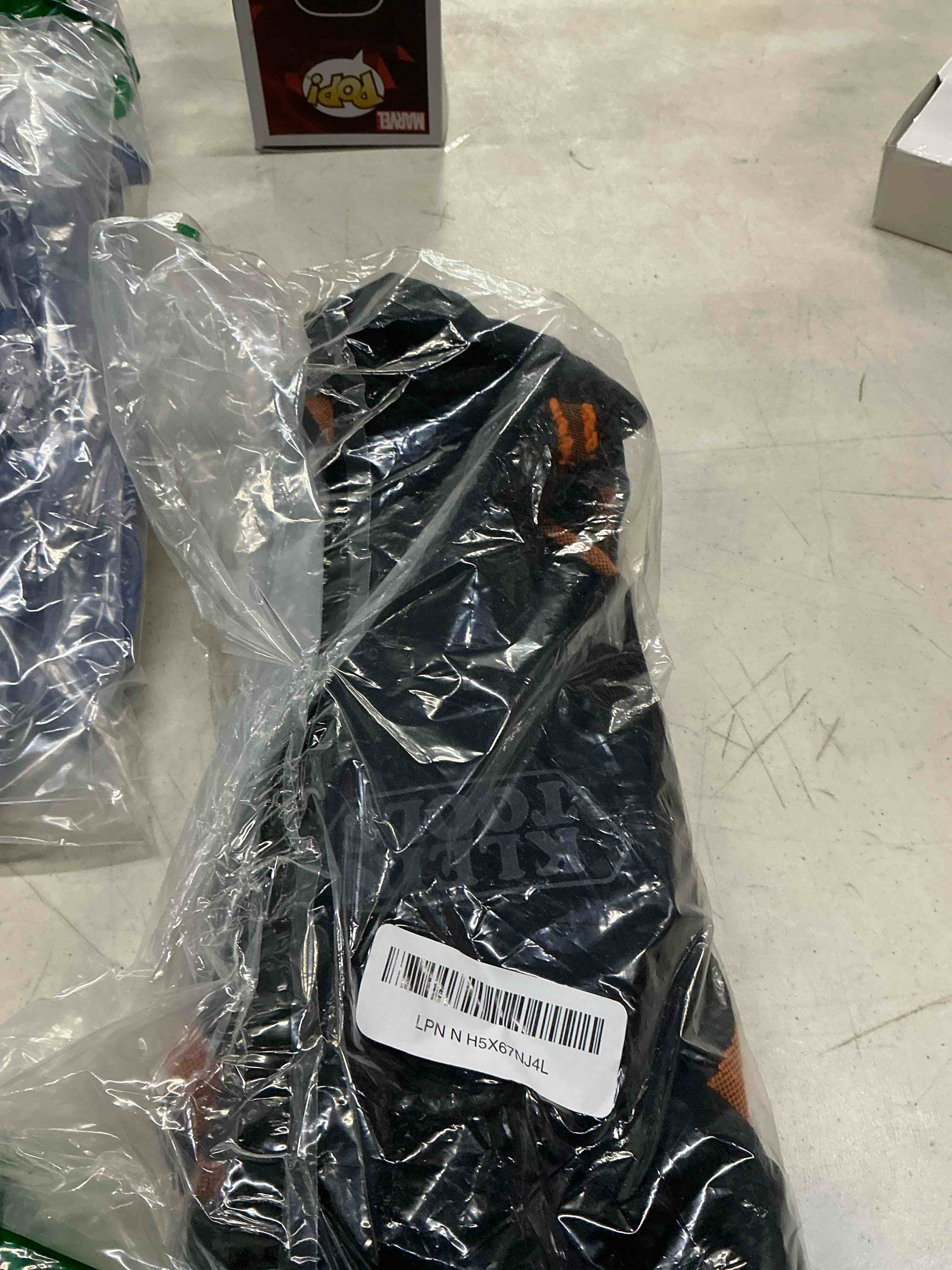 Condition photo showing Good Condition for Klein Tools 60624 Knee Pad Compression Sleeve, Knee Support for Construction, Workers and Athletes, Black, L/XL